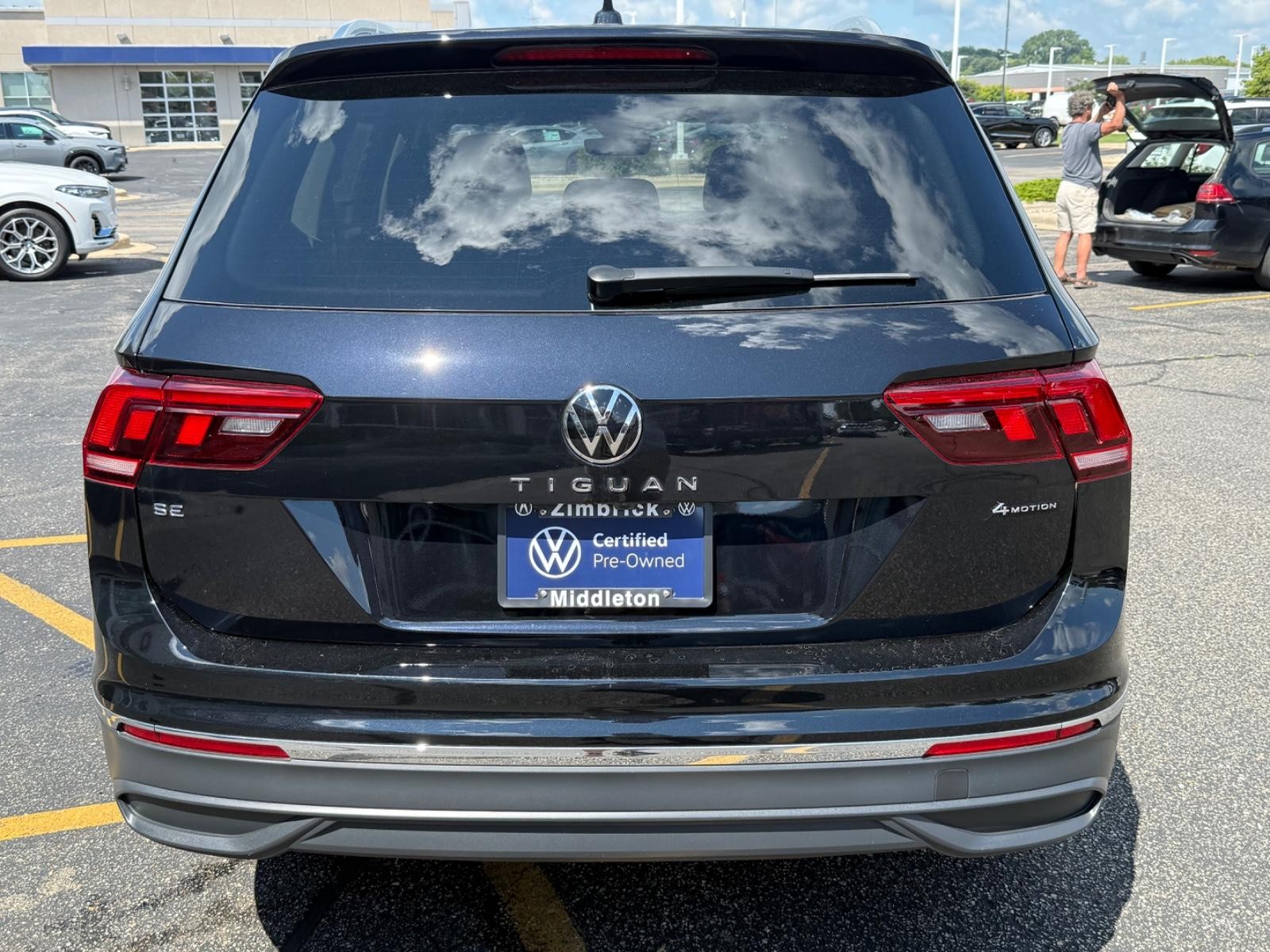 Volkswagen Tiguan Vehicle Image 04
