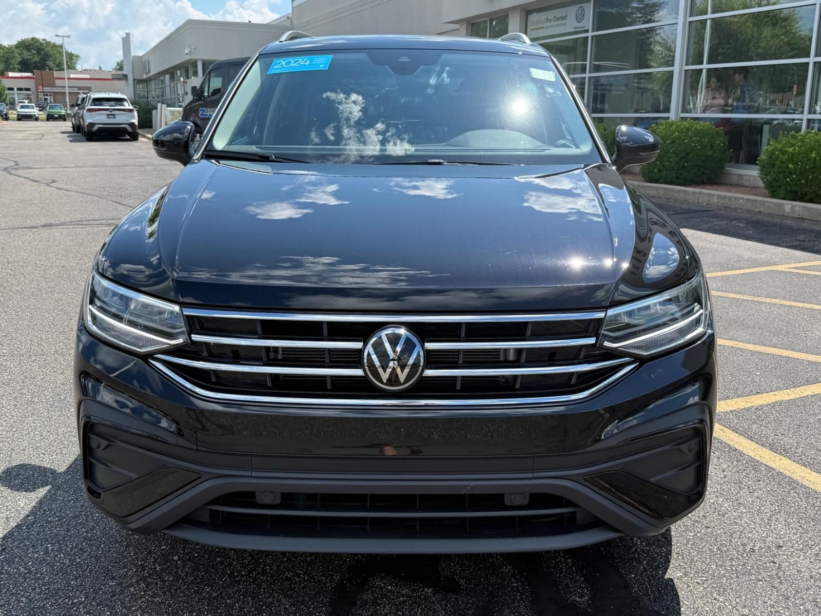 Volkswagen Tiguan Vehicle Image 09
