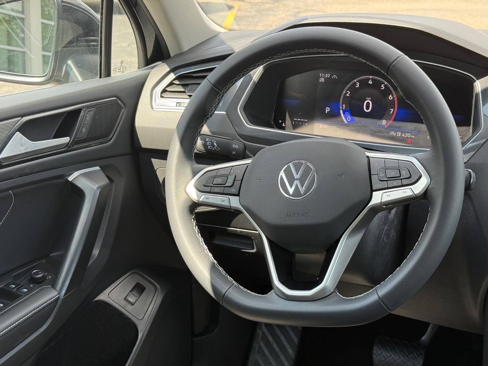 Volkswagen Tiguan Vehicle Image 14