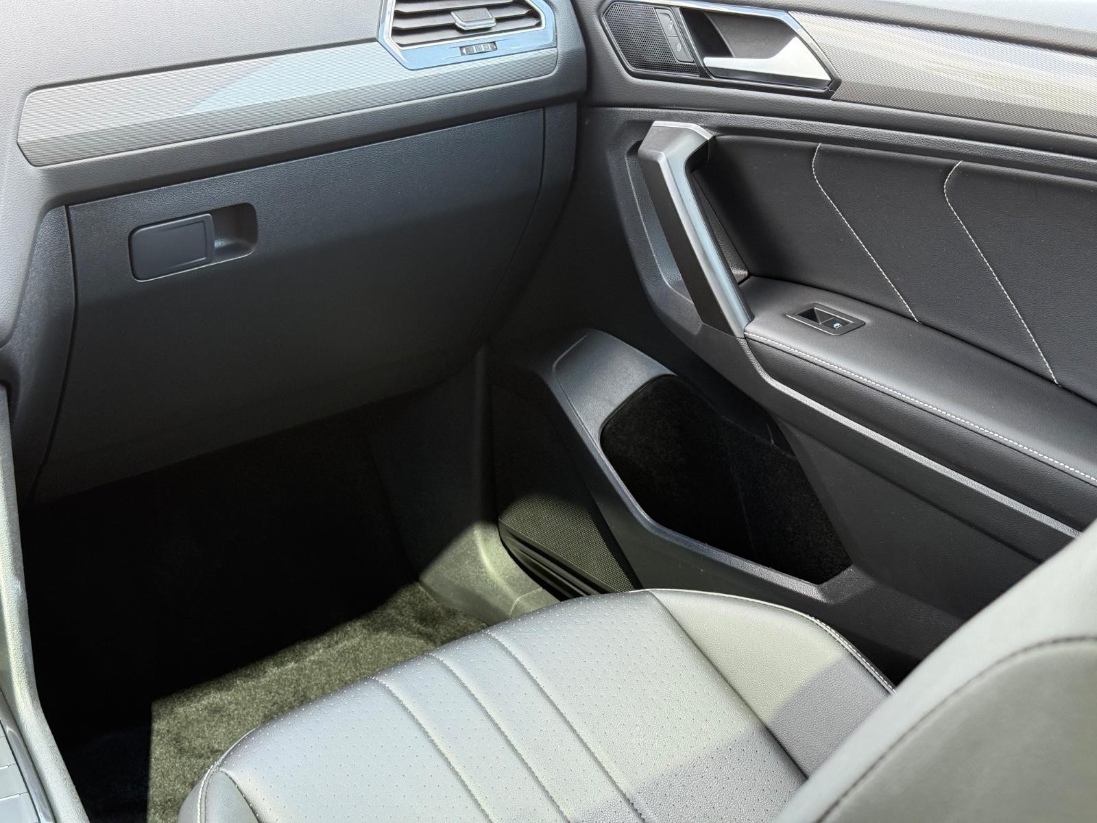 Volkswagen Tiguan Vehicle Image 15