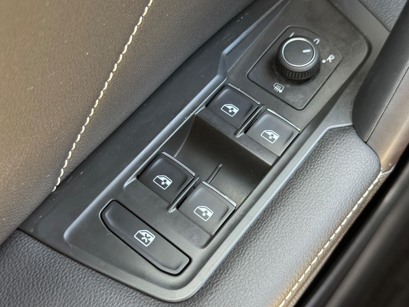 Volkswagen Tiguan Vehicle Image 21