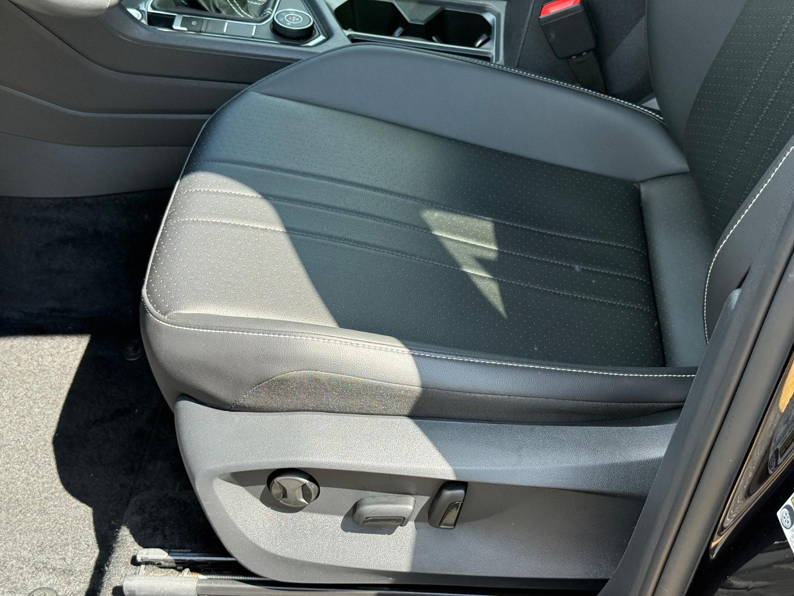 Volkswagen Tiguan Vehicle Image 22
