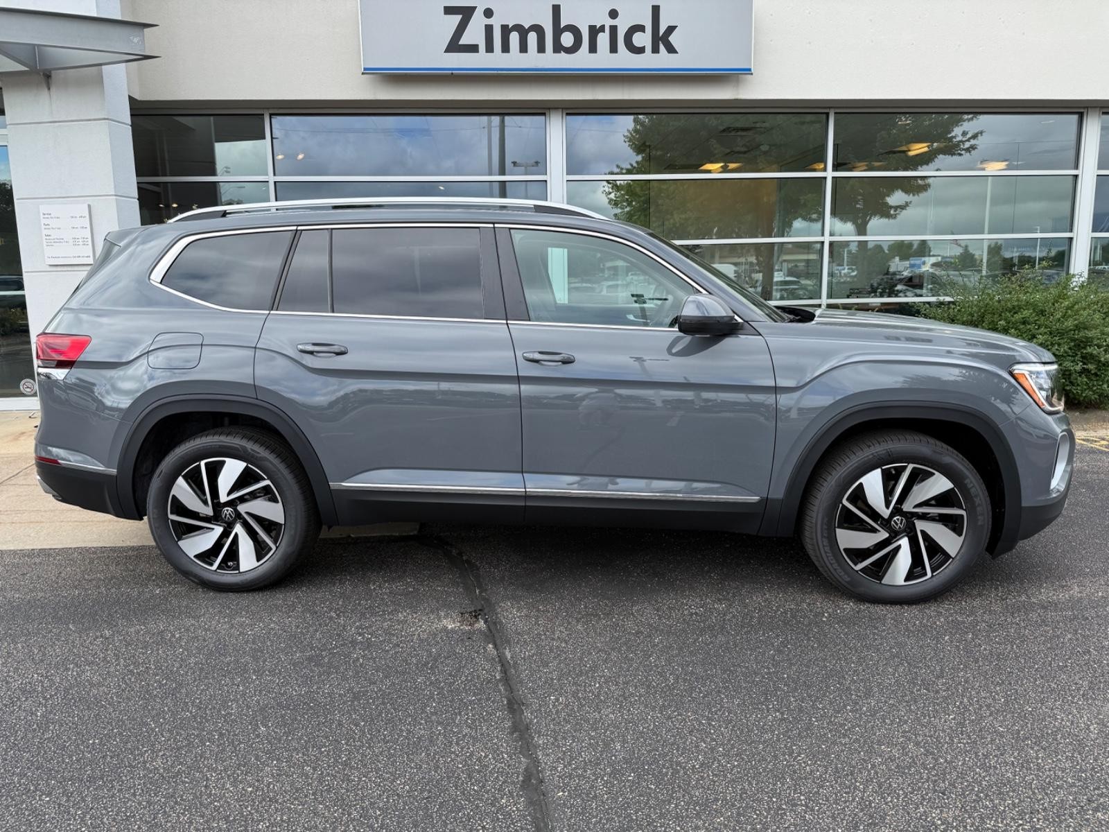 Volkswagen Atlas Vehicle Image 02