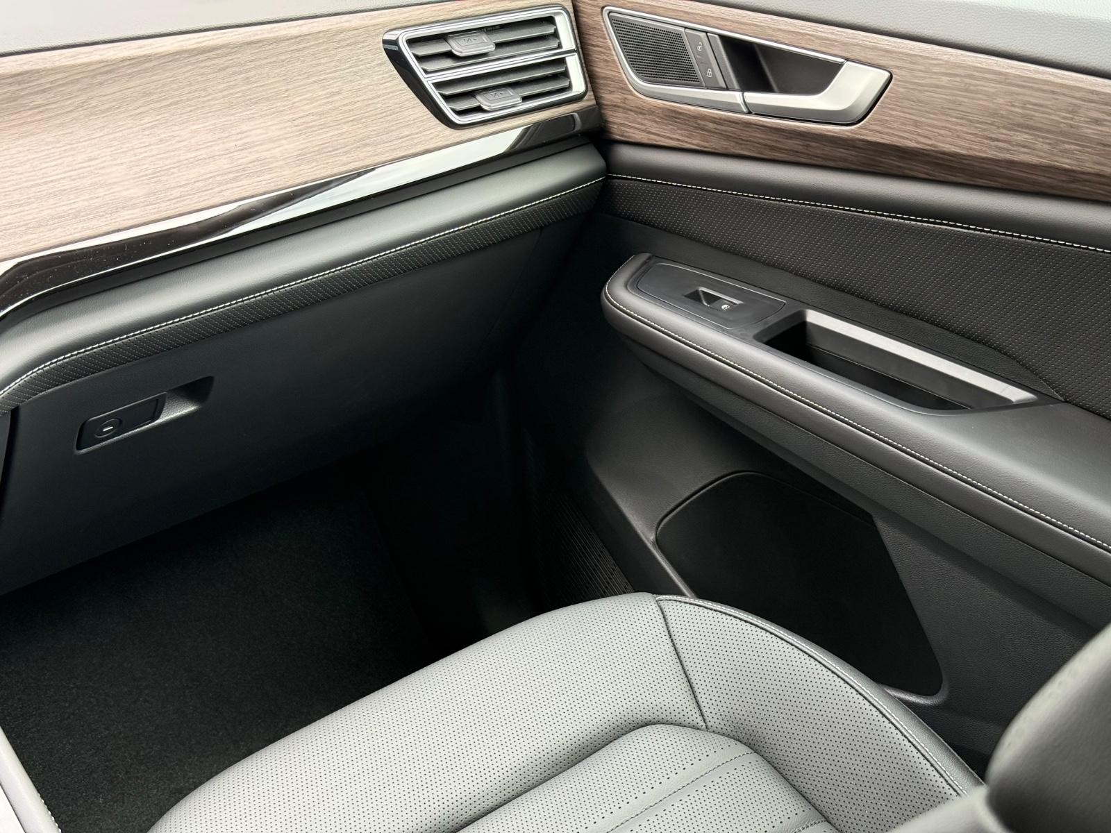Volkswagen Atlas Vehicle Image 11