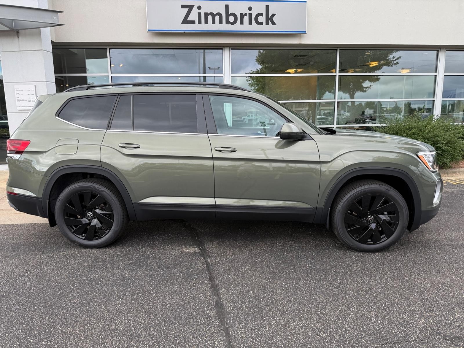 Volkswagen Atlas Vehicle Image 02