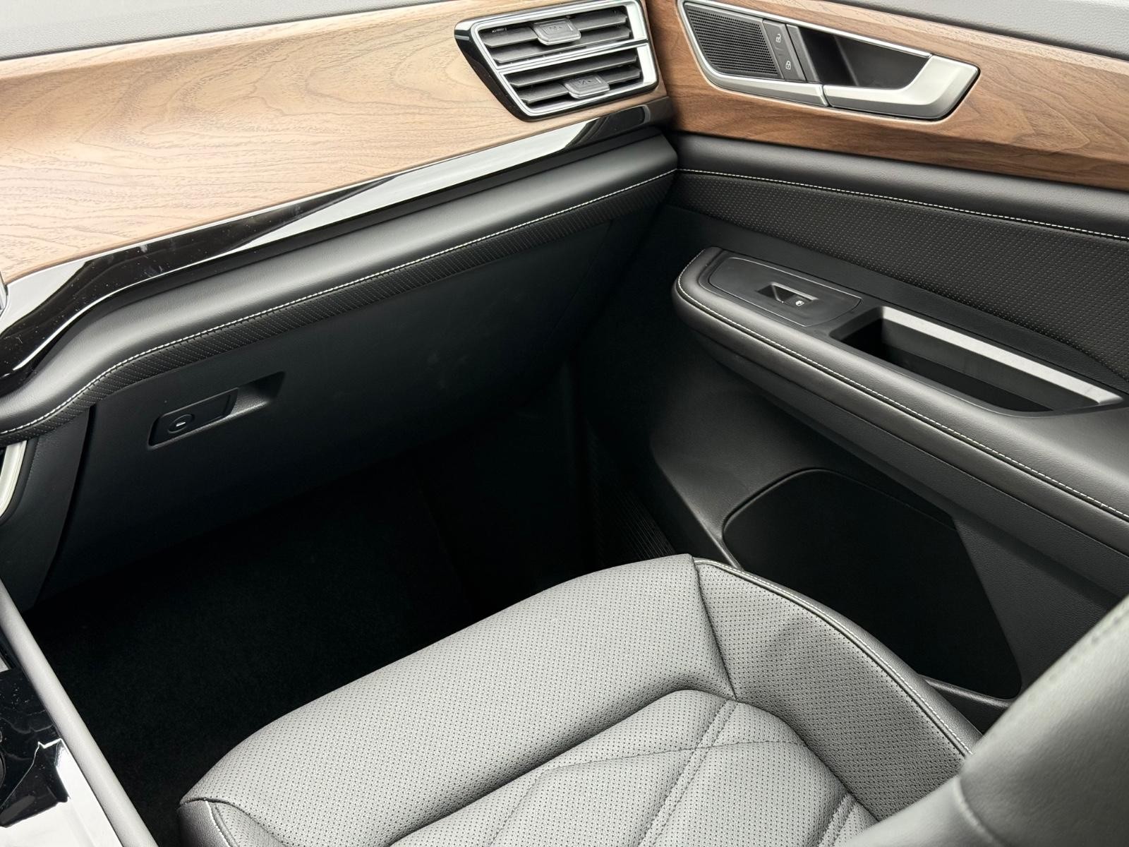 Volkswagen Atlas Vehicle Image 11
