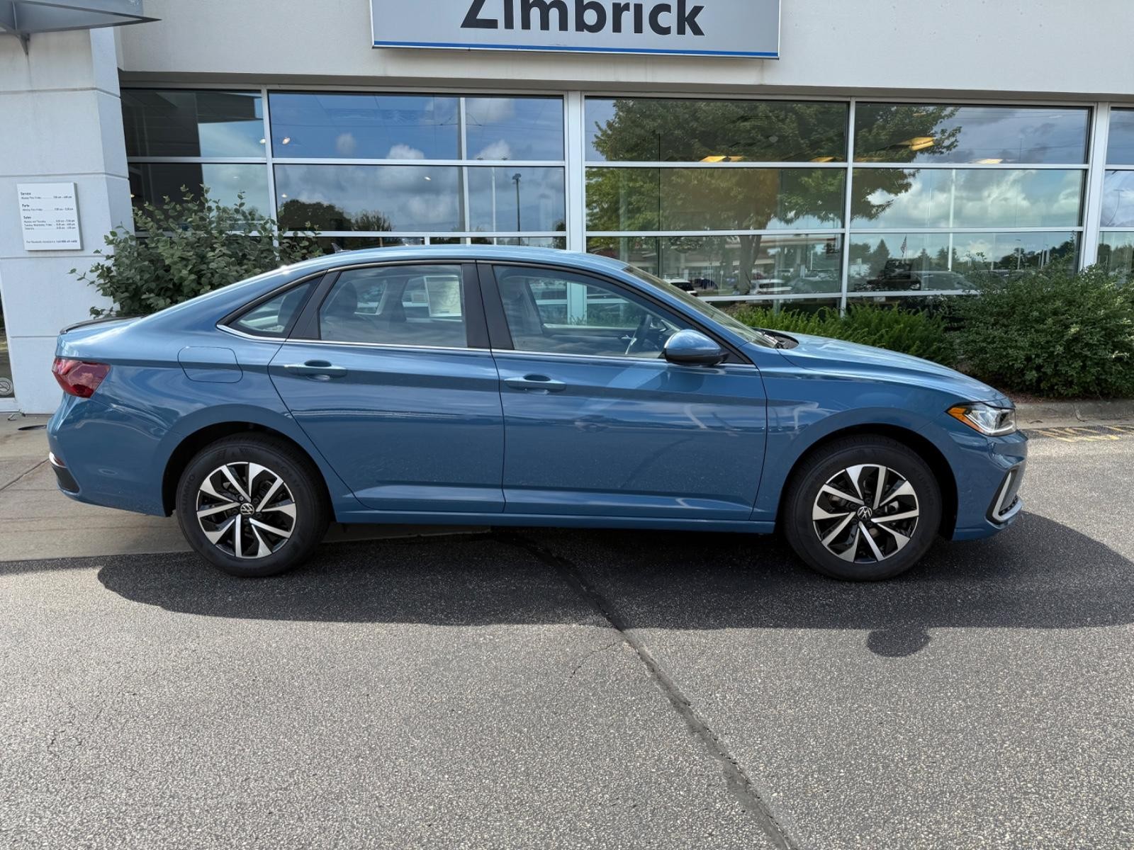 Volkswagen Jetta Vehicle Image 02