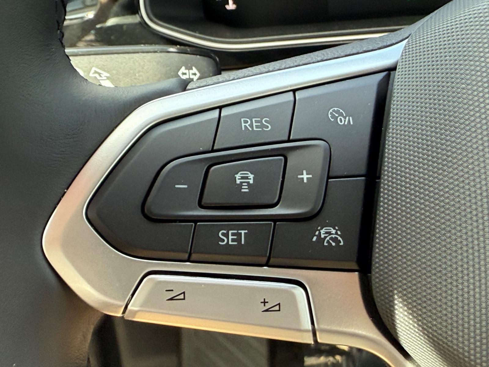 Volkswagen Jetta Vehicle Image 11