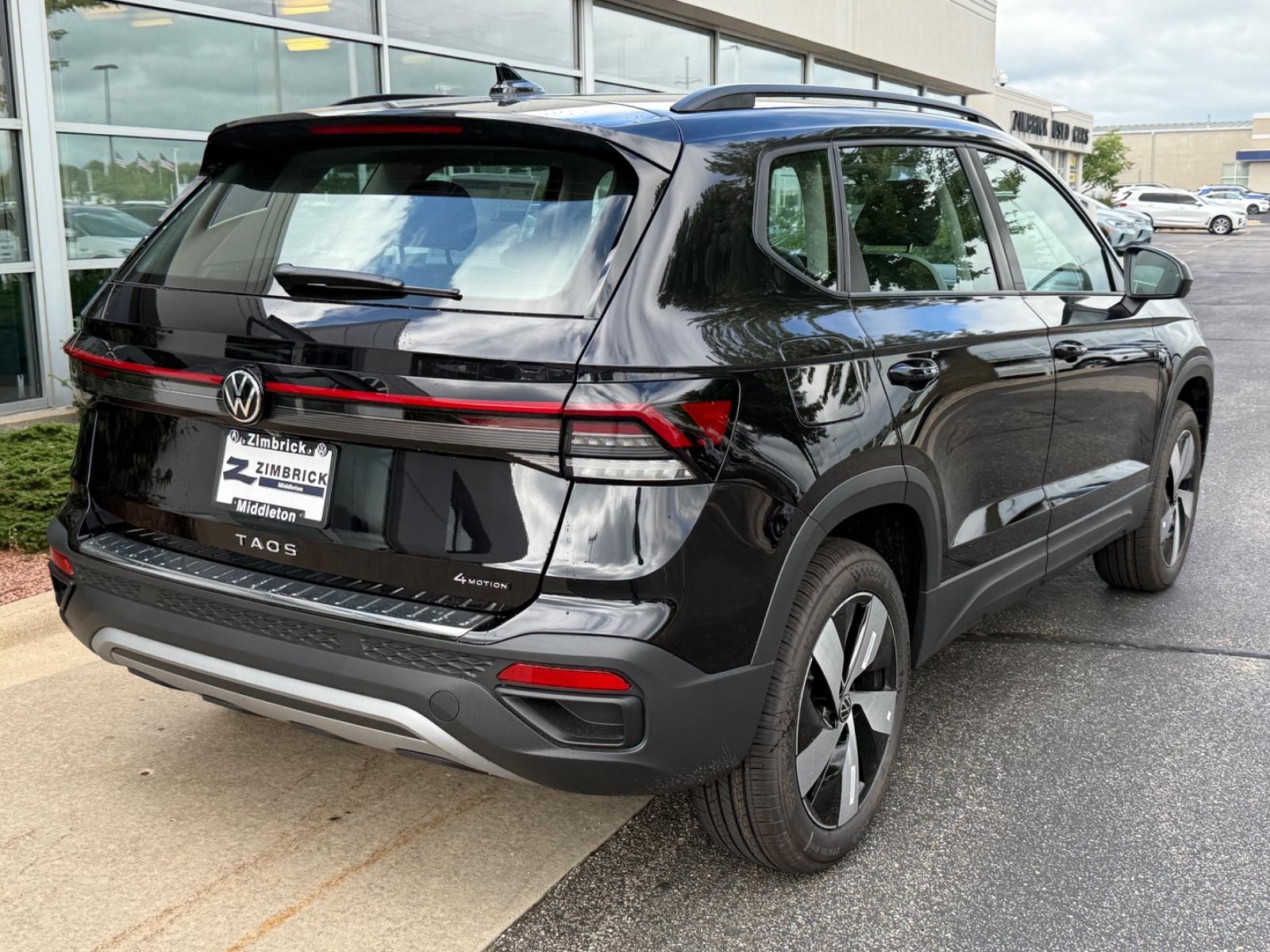 Volkswagen Taos Vehicle Image 03