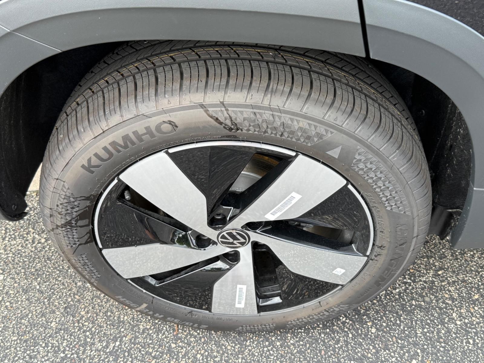 Volkswagen Taos Vehicle Image 04