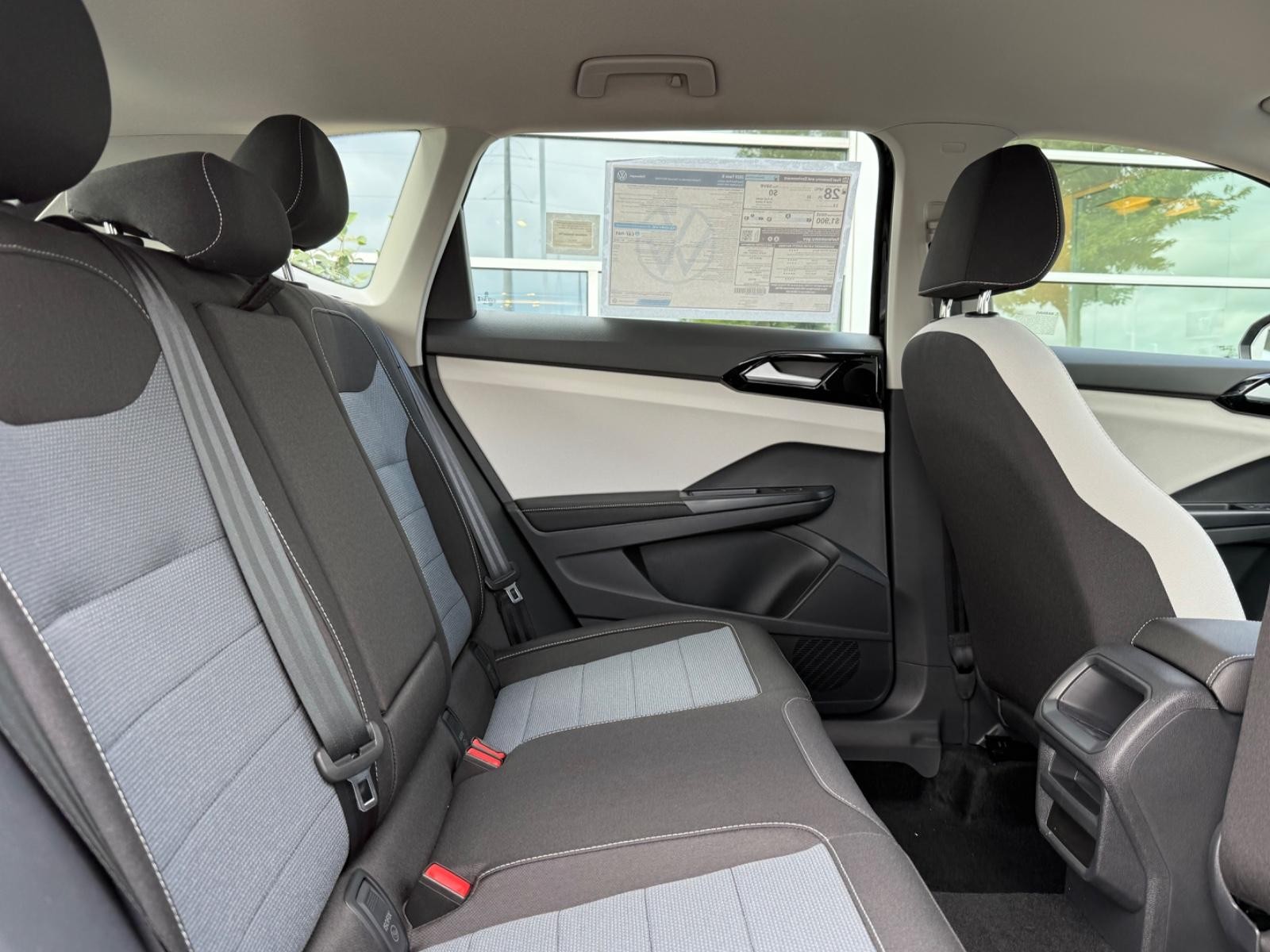 Volkswagen Taos Vehicle Image 05