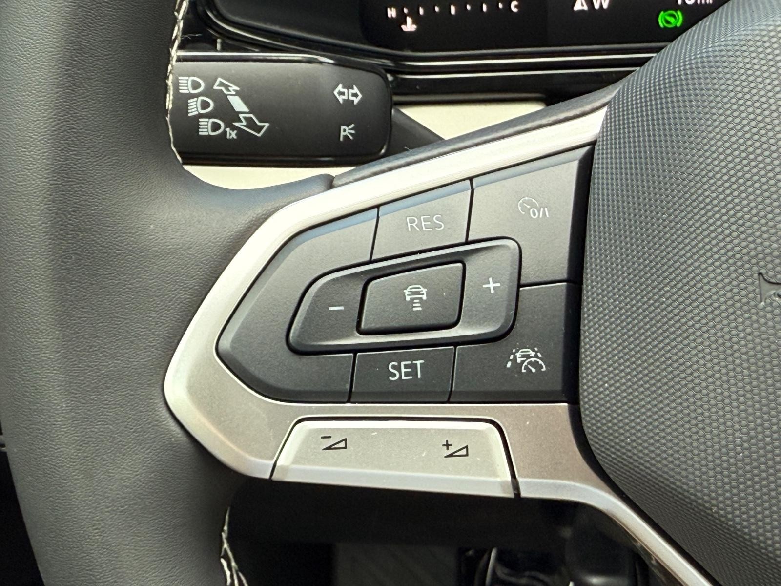 Volkswagen Taos Vehicle Image 11