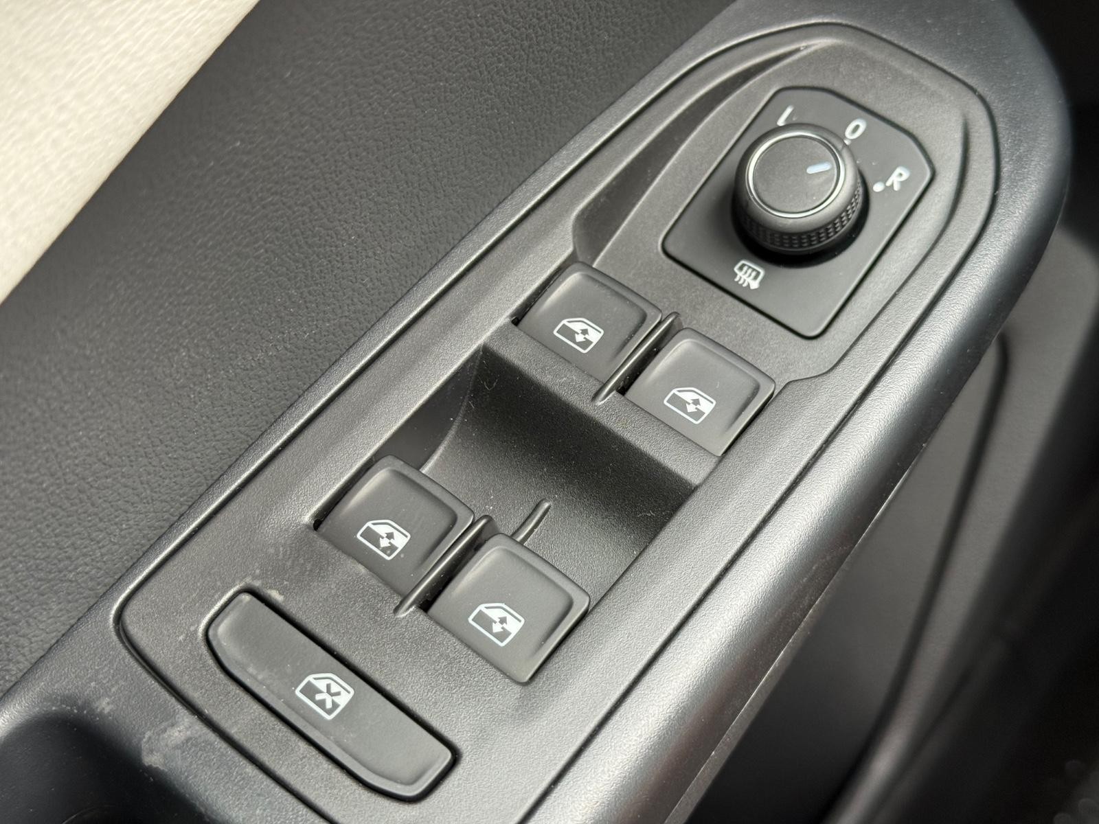 Volkswagen Taos Vehicle Image 15