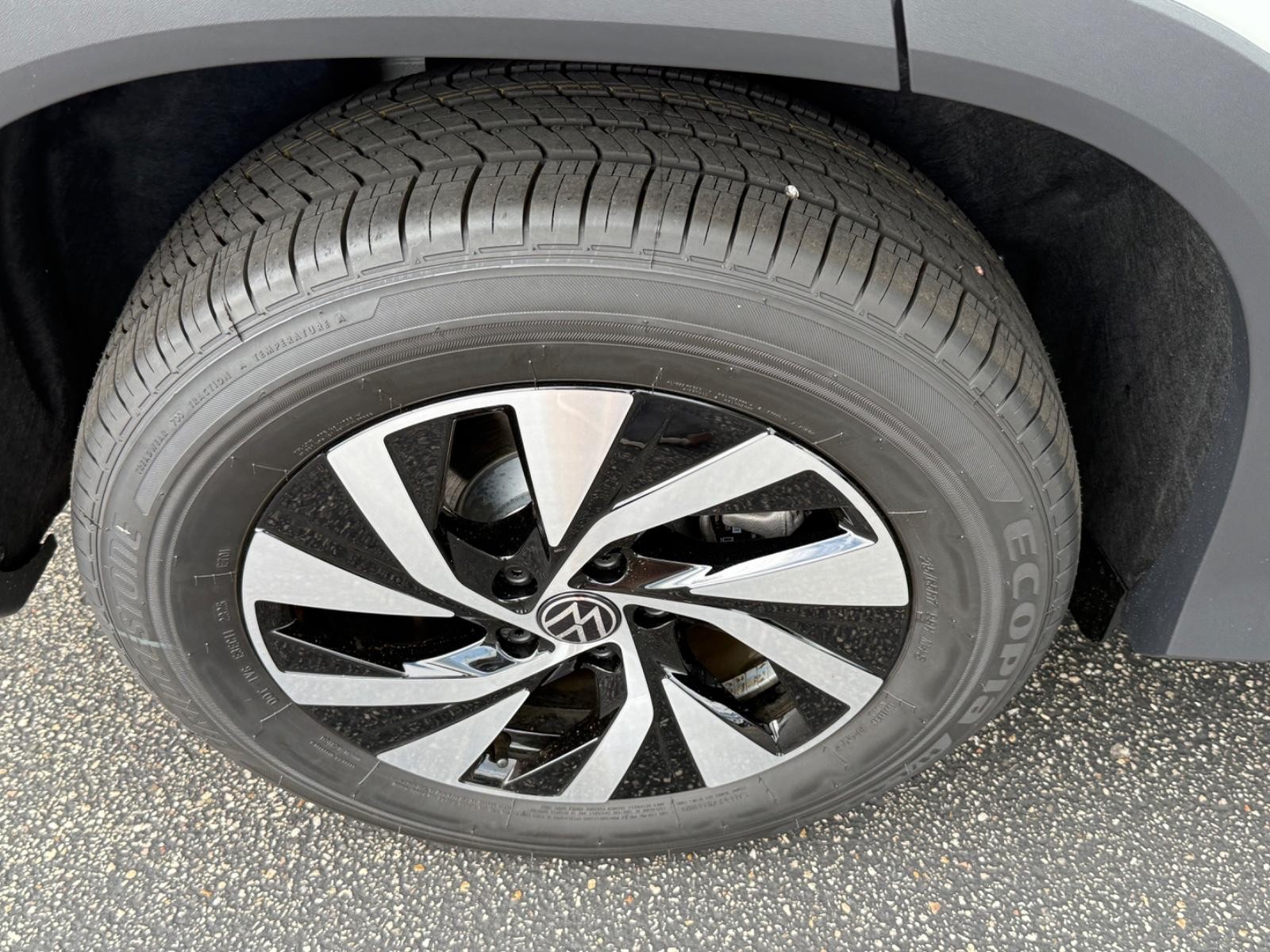 Volkswagen Tiguan Vehicle Image 04