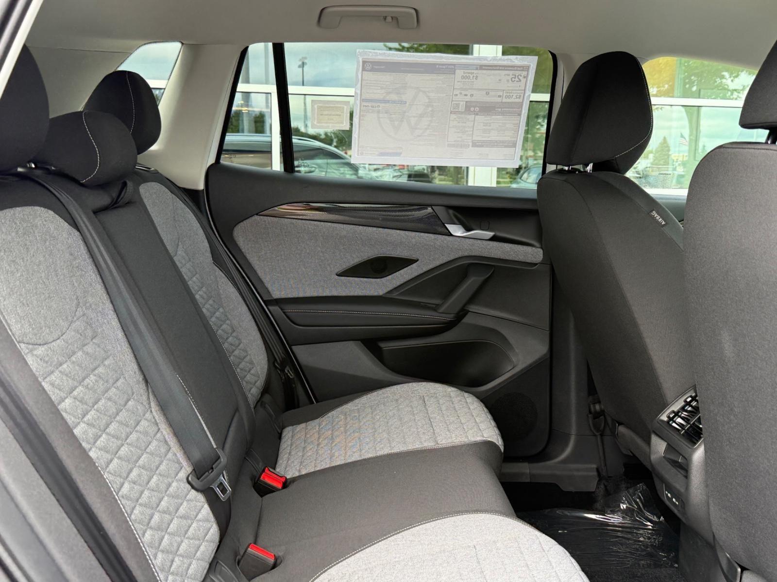 Volkswagen Tiguan Vehicle Image 05
