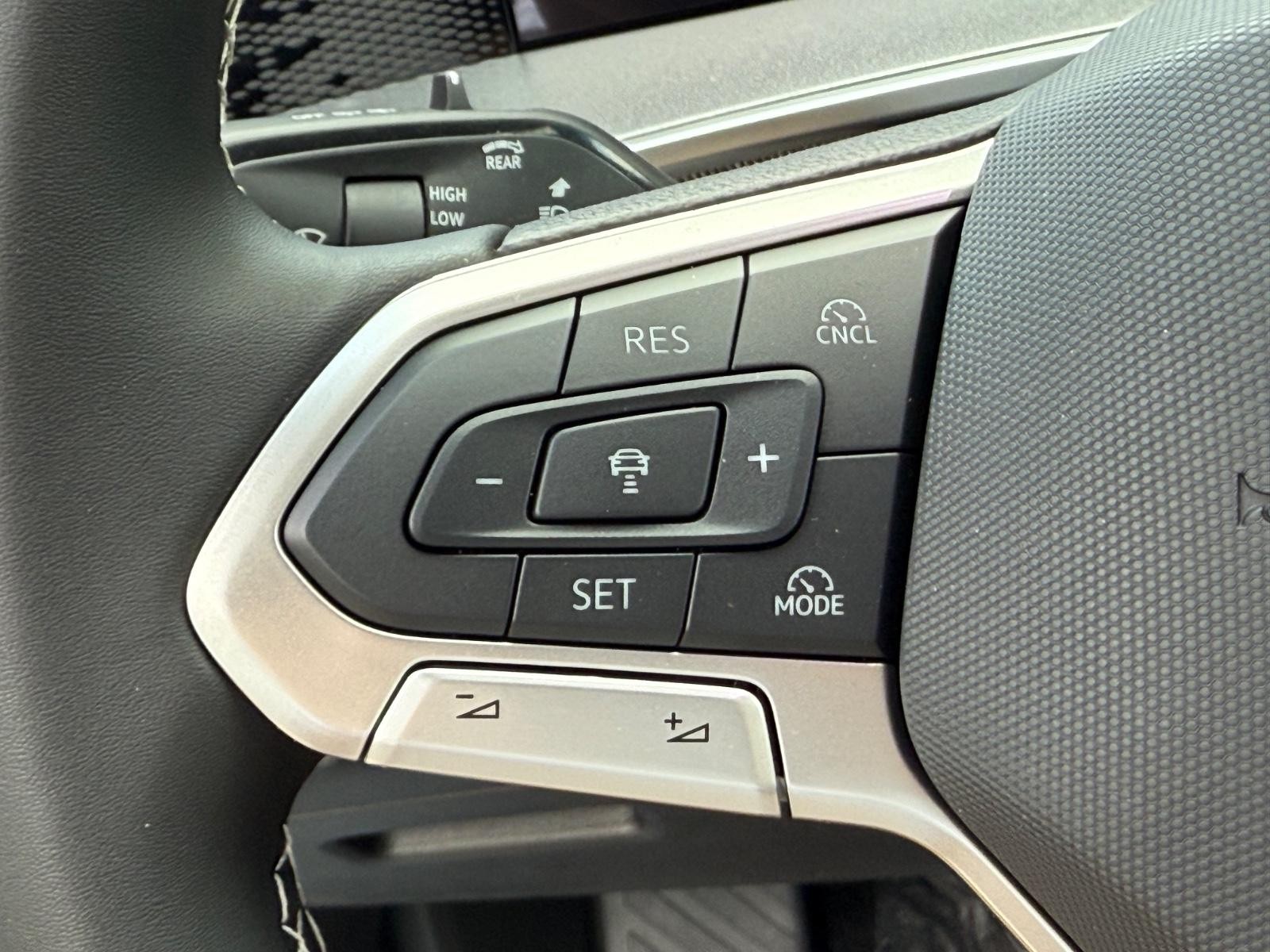 Volkswagen Tiguan Vehicle Image 10