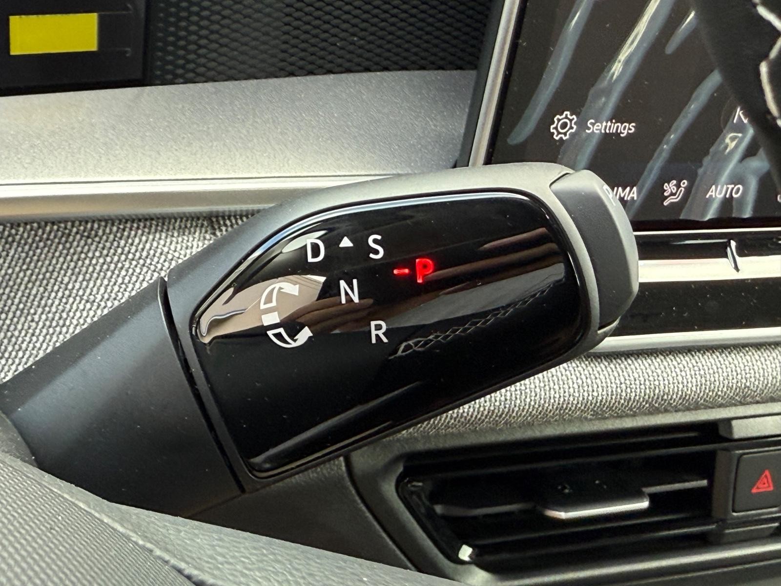 Volkswagen Tiguan Vehicle Image 12