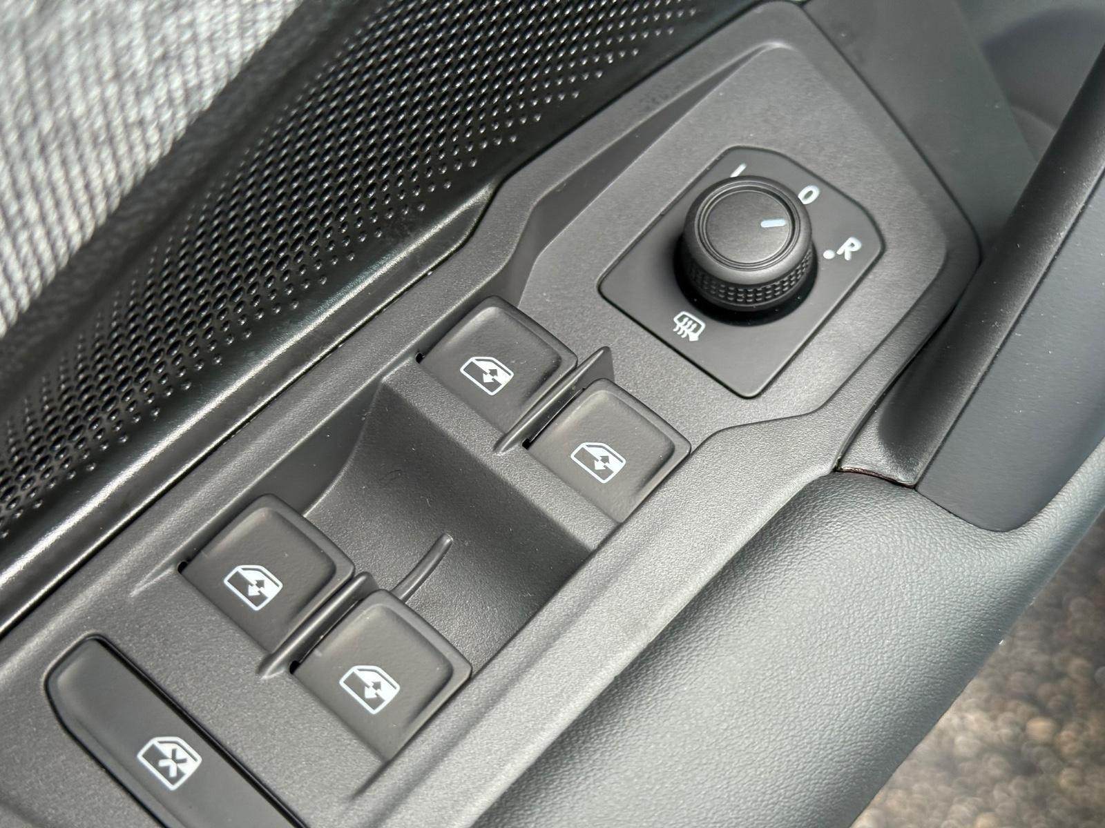 Volkswagen Tiguan Vehicle Image 15