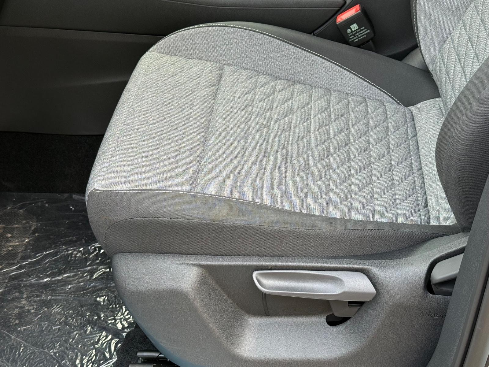 Volkswagen Tiguan Vehicle Image 16