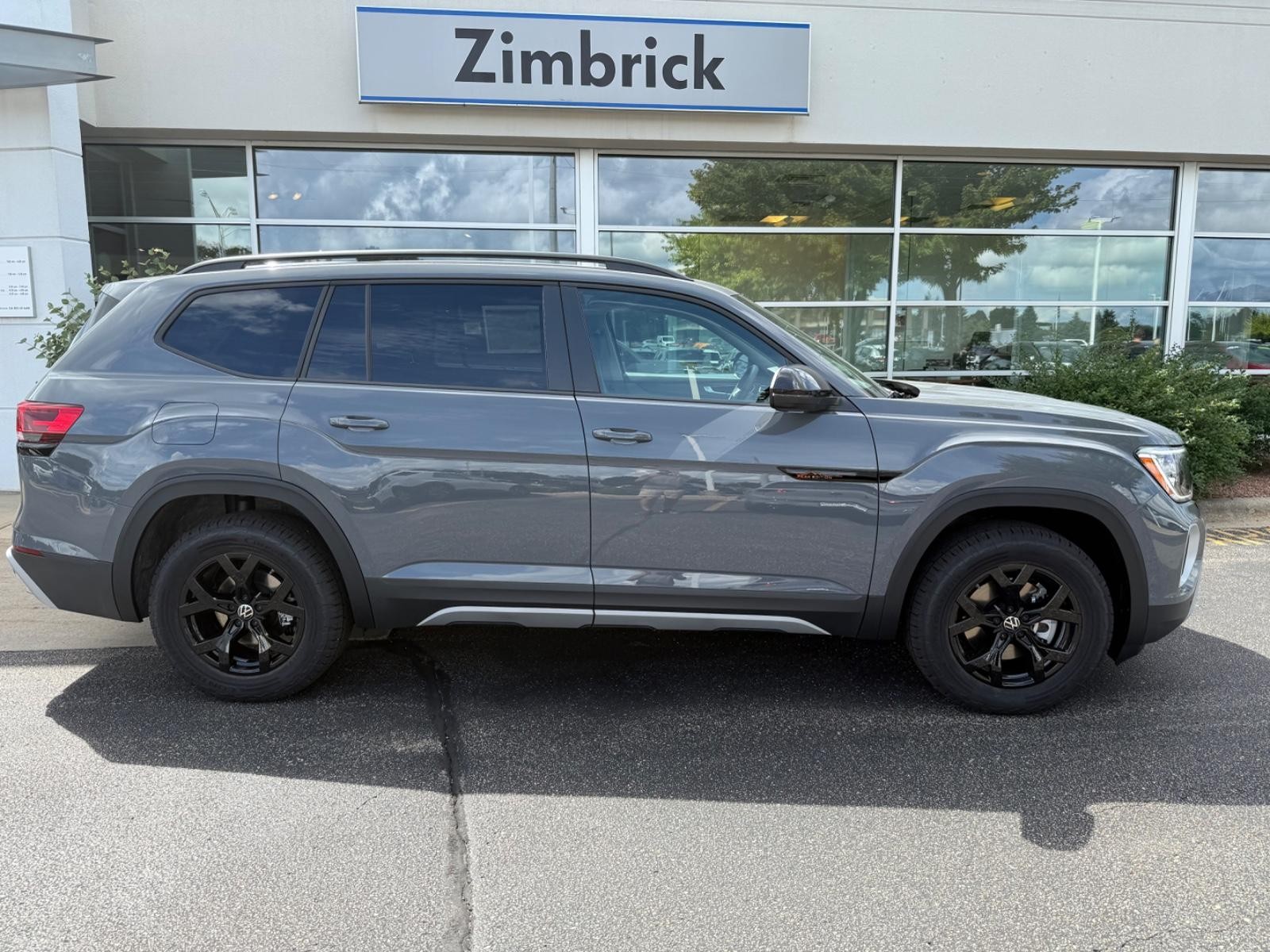 Volkswagen Atlas Vehicle Image 02