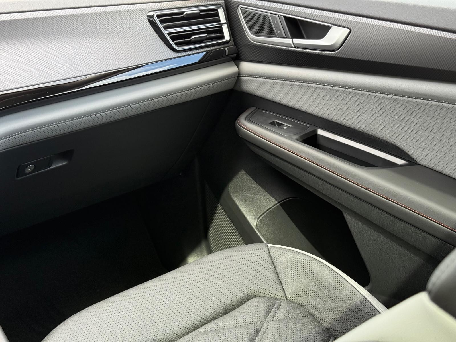 Volkswagen Atlas Vehicle Image 11