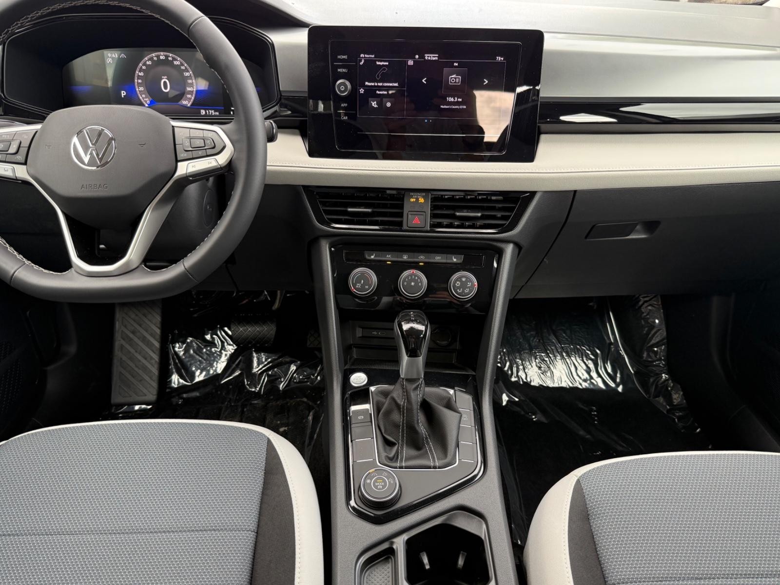 Volkswagen Taos Vehicle Image 06