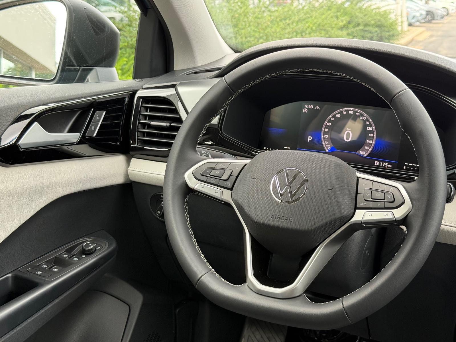 Volkswagen Taos Vehicle Image 09
