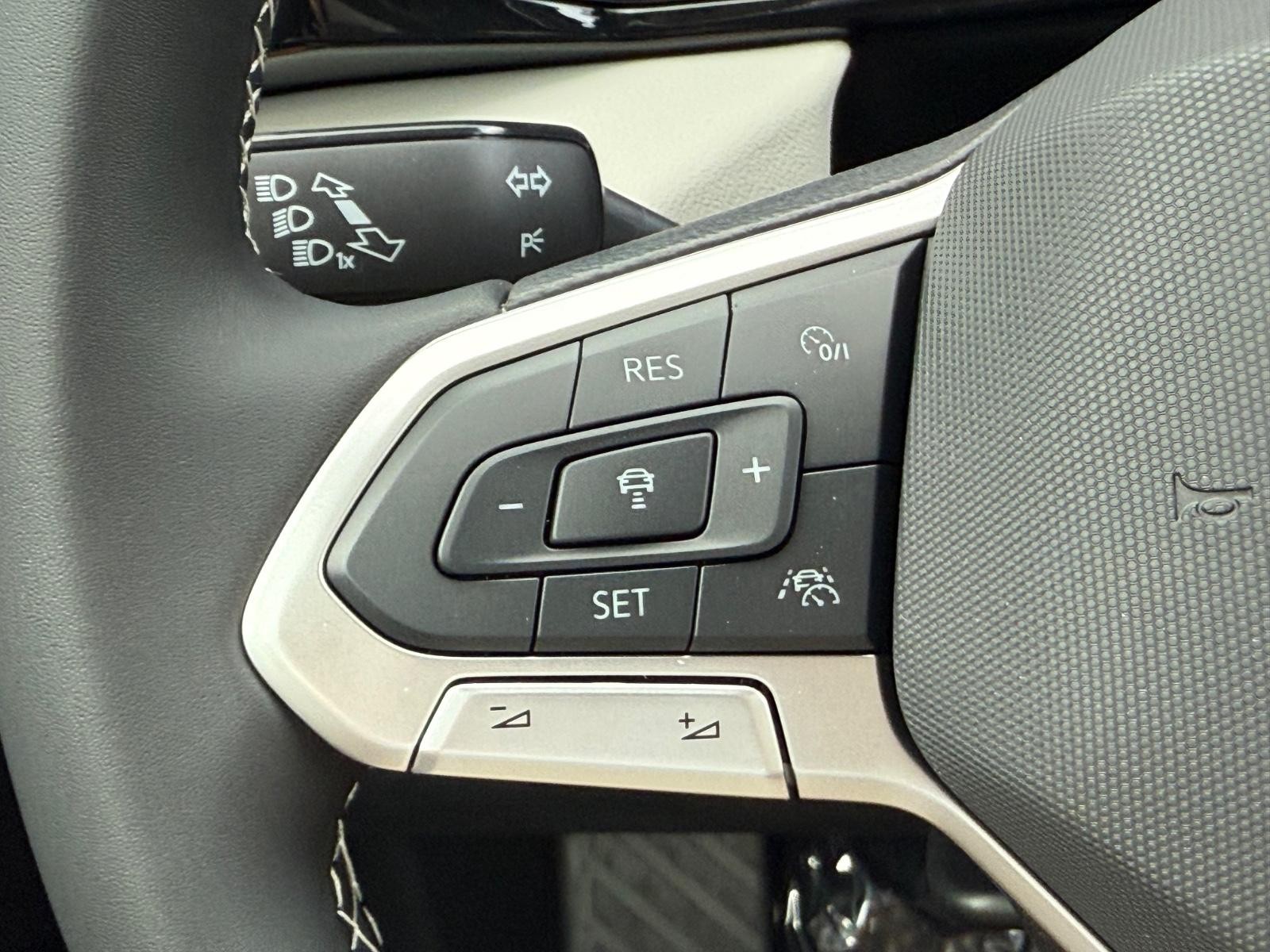 Volkswagen Taos Vehicle Image 12