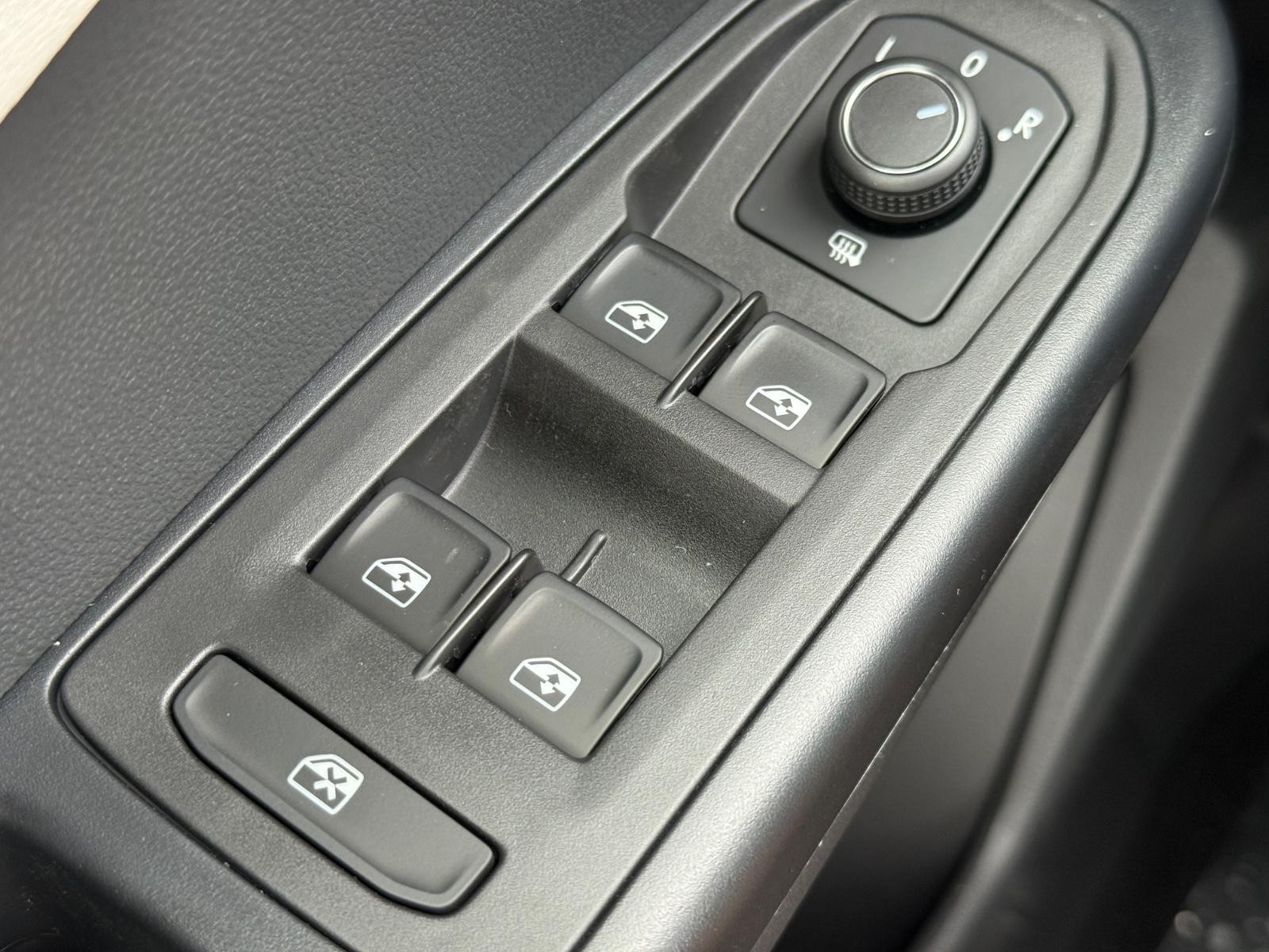 Volkswagen Taos Vehicle Image 16