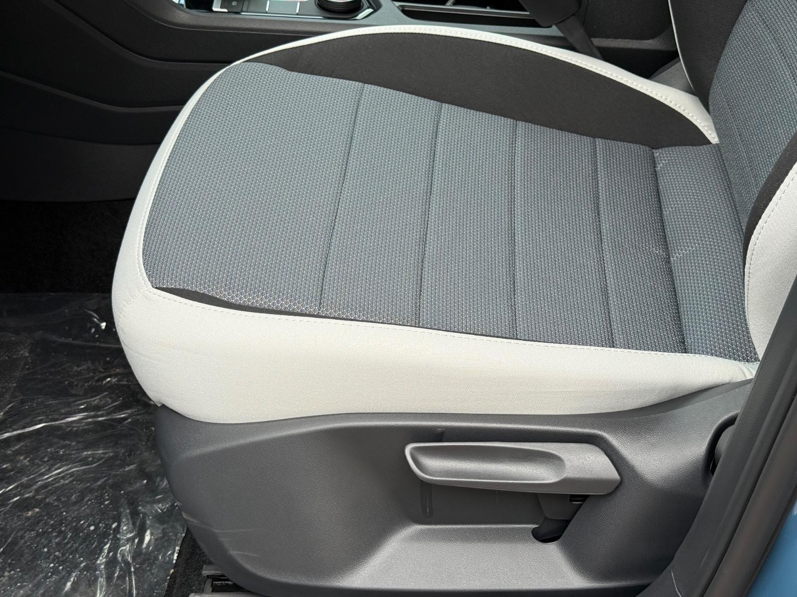 Volkswagen Taos Vehicle Image 17