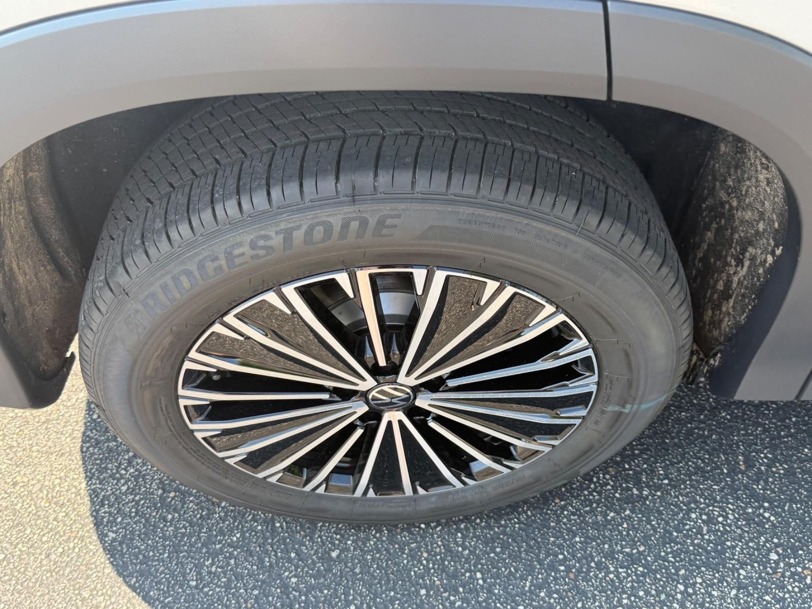 Volkswagen Tiguan Vehicle Image 04