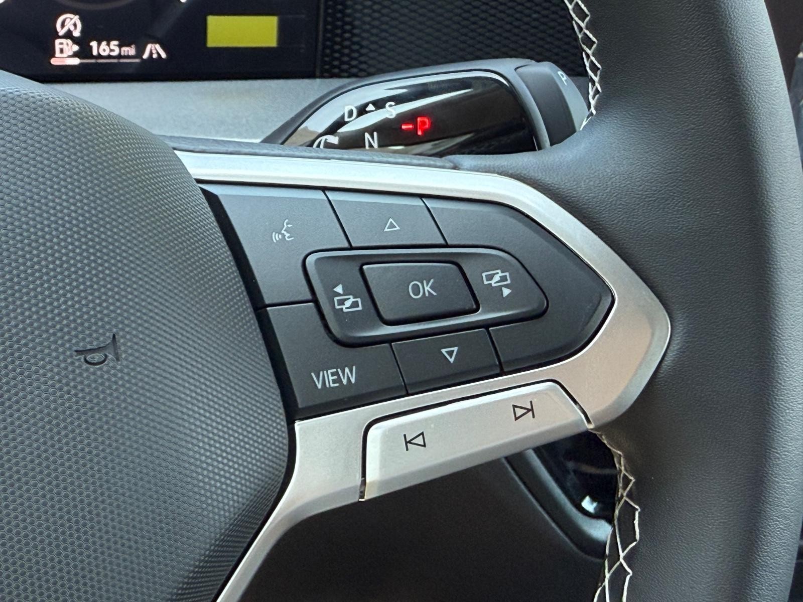 Volkswagen Tiguan Vehicle Image 11