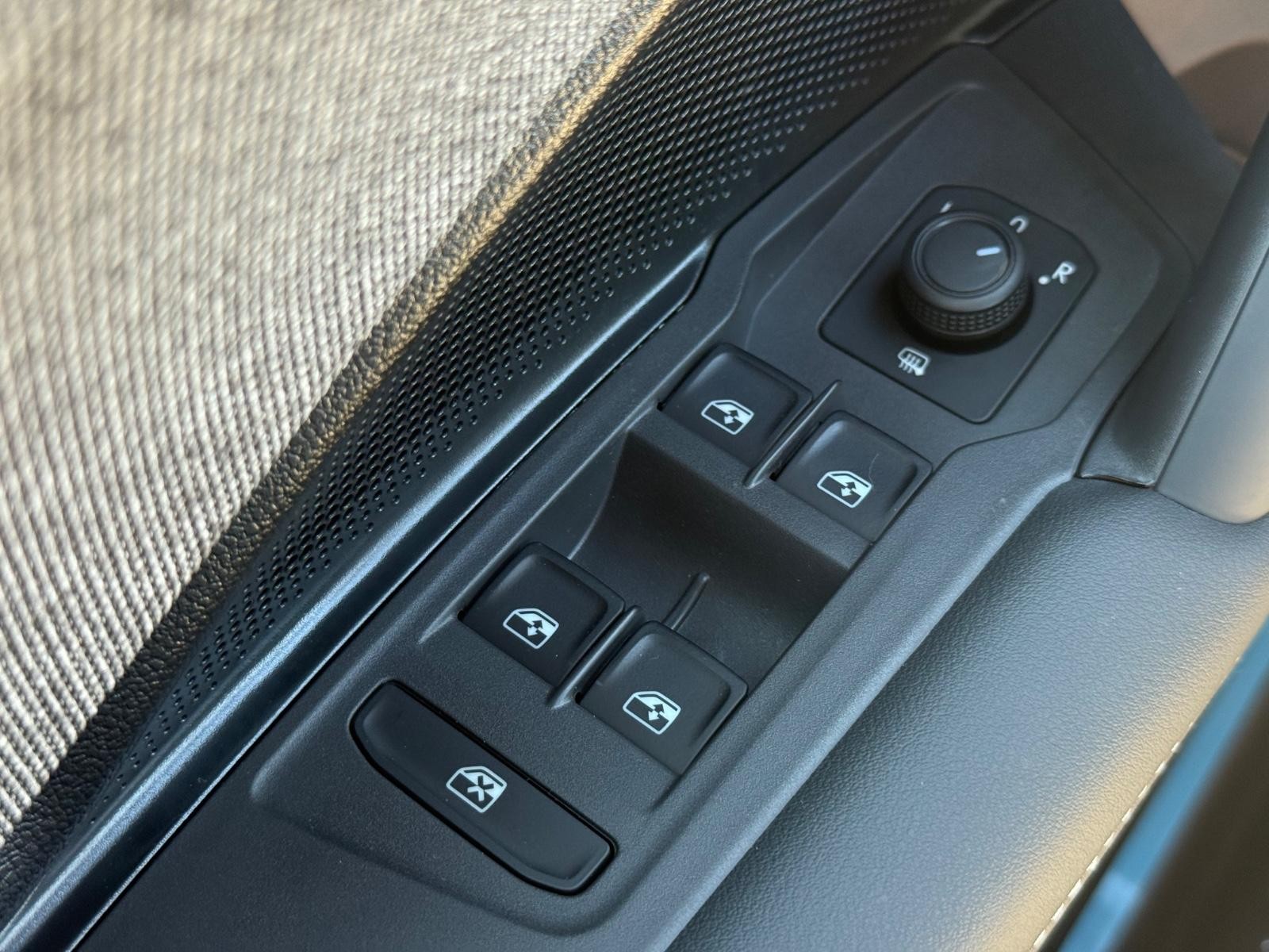 Volkswagen Tiguan Vehicle Image 15