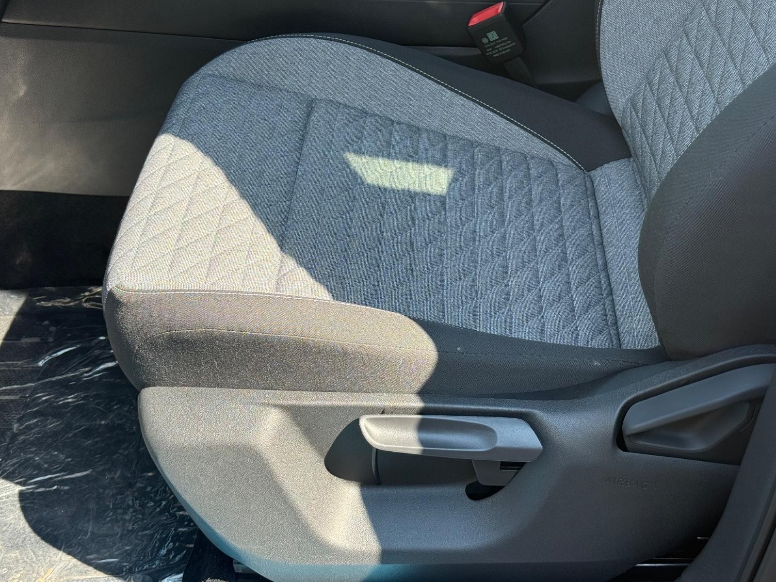 Volkswagen Tiguan Vehicle Image 16
