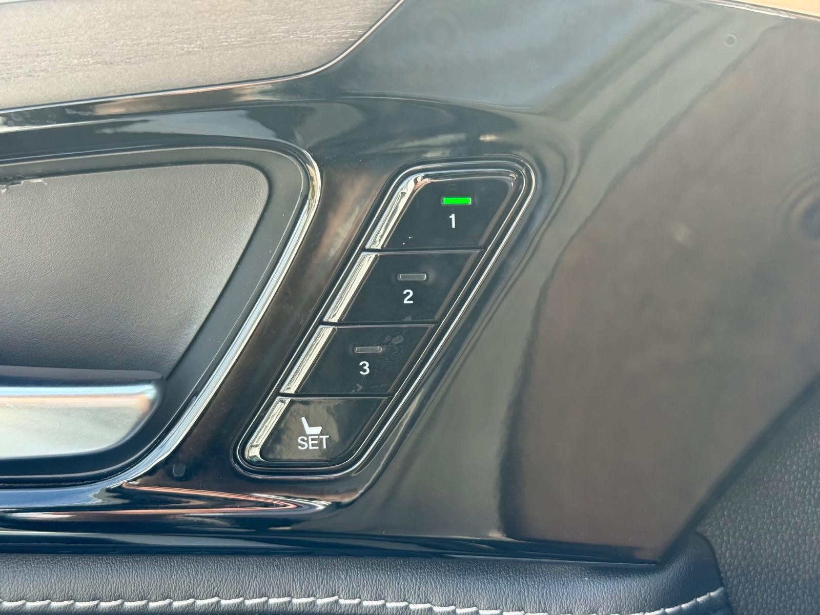 Acura MDX Vehicle Image 11