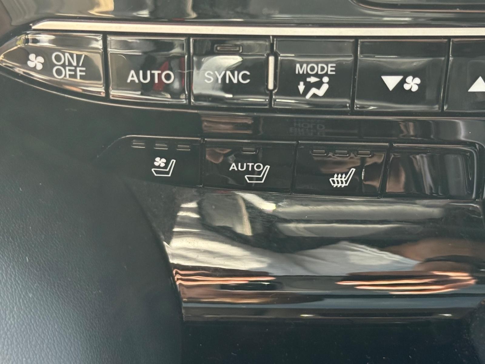 Acura MDX Vehicle Image 16