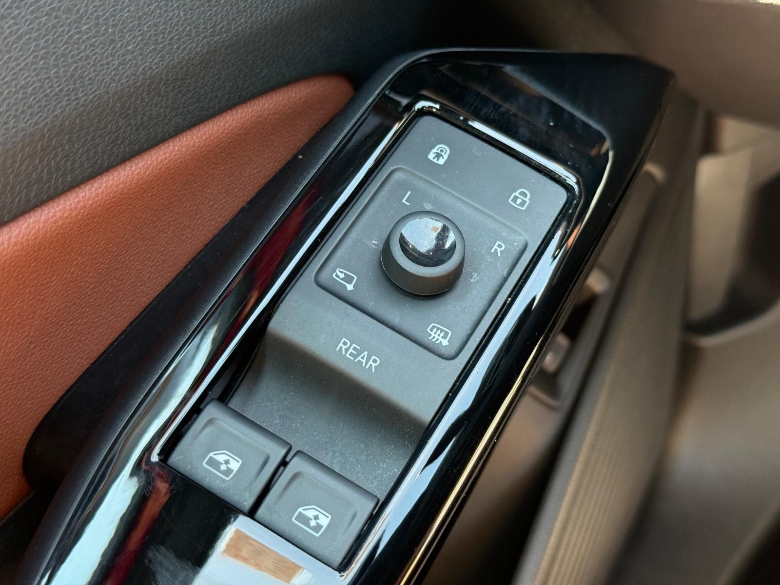 Volkswagen ID.4 Vehicle Image 21