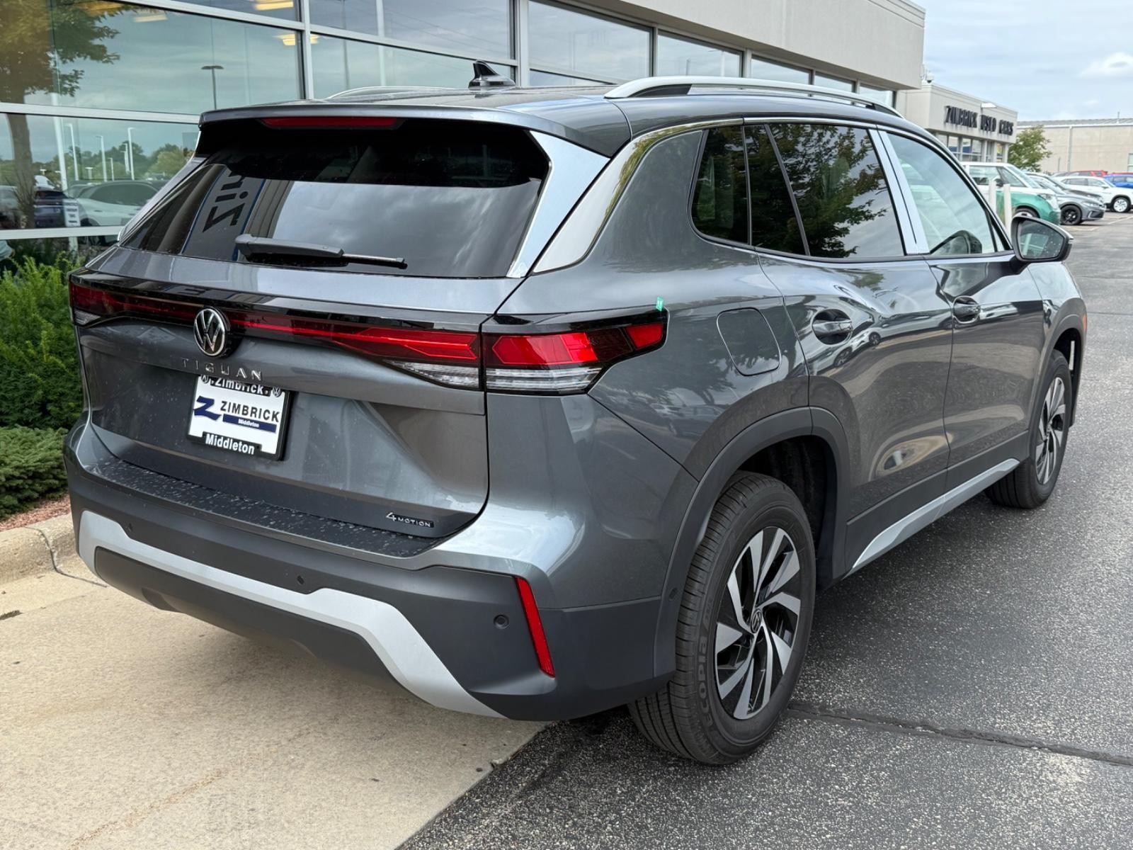 Volkswagen Tiguan Vehicle Image 03