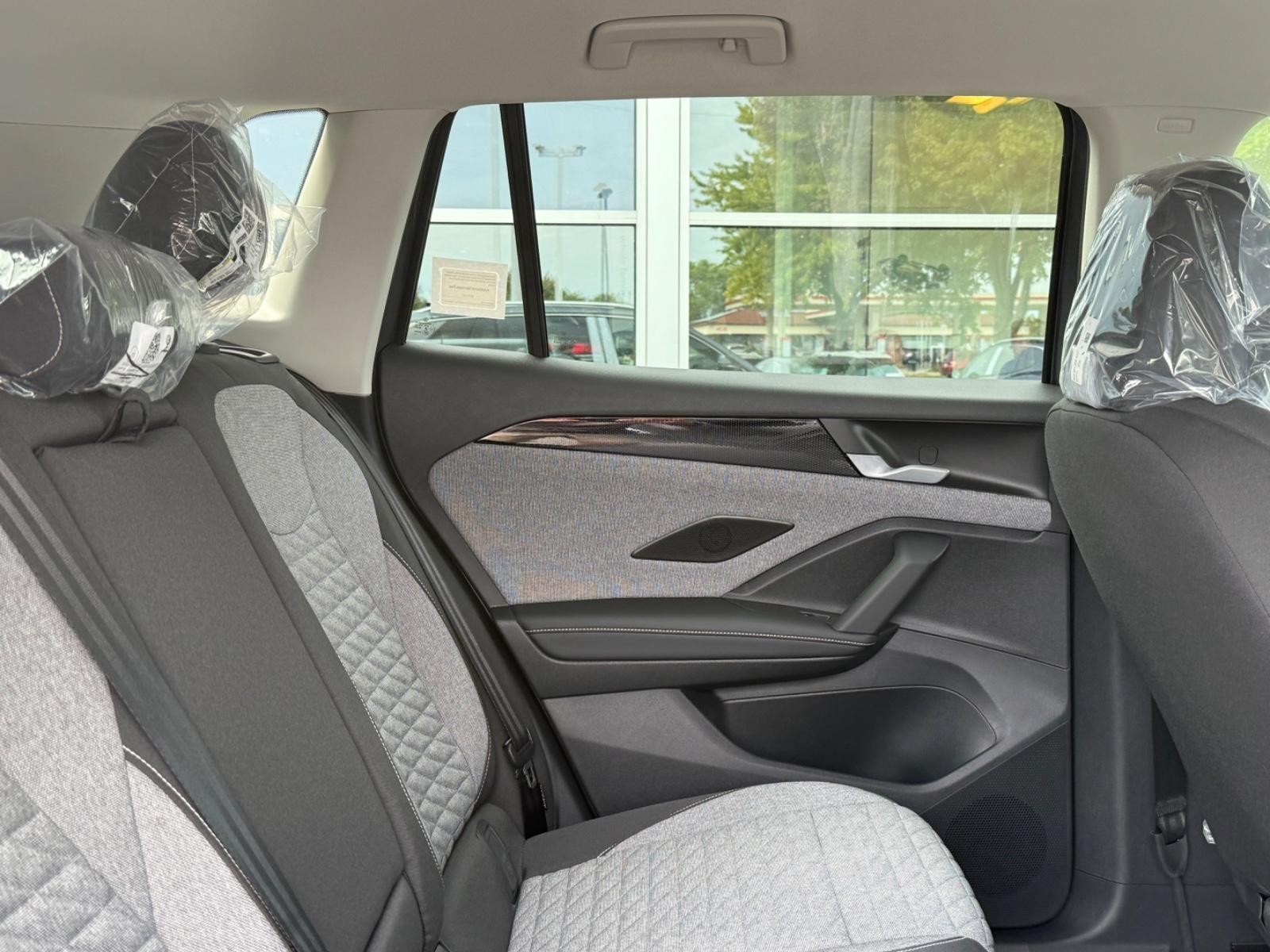 Volkswagen Tiguan Vehicle Image 05