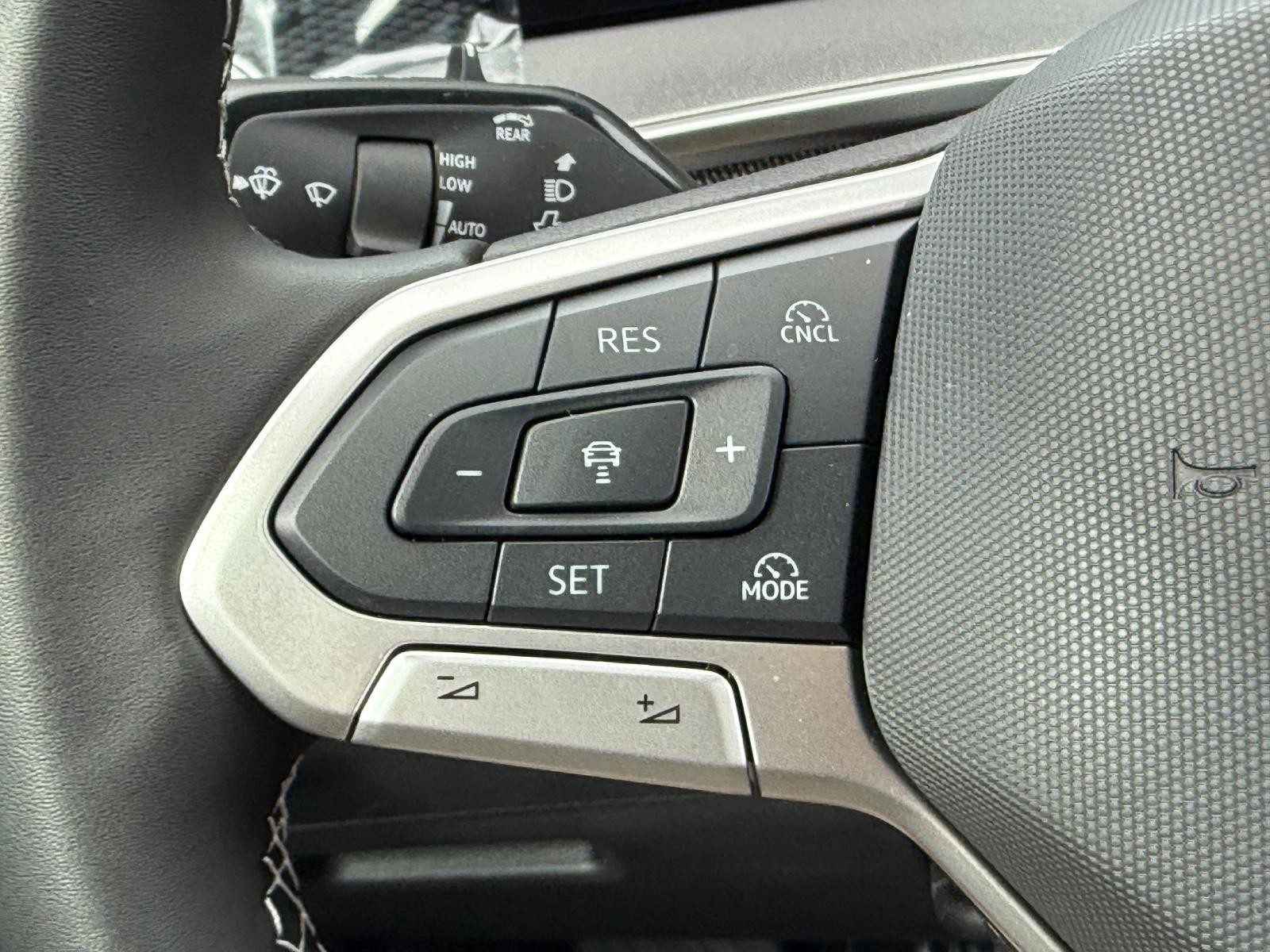 Volkswagen Tiguan Vehicle Image 10