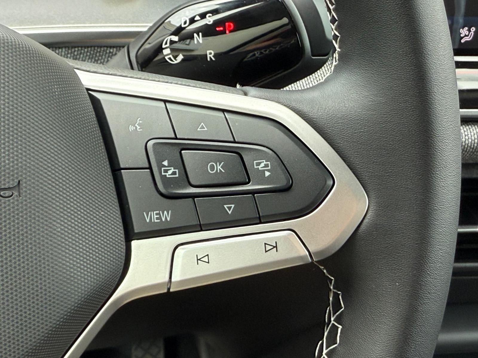 Volkswagen Tiguan Vehicle Image 11