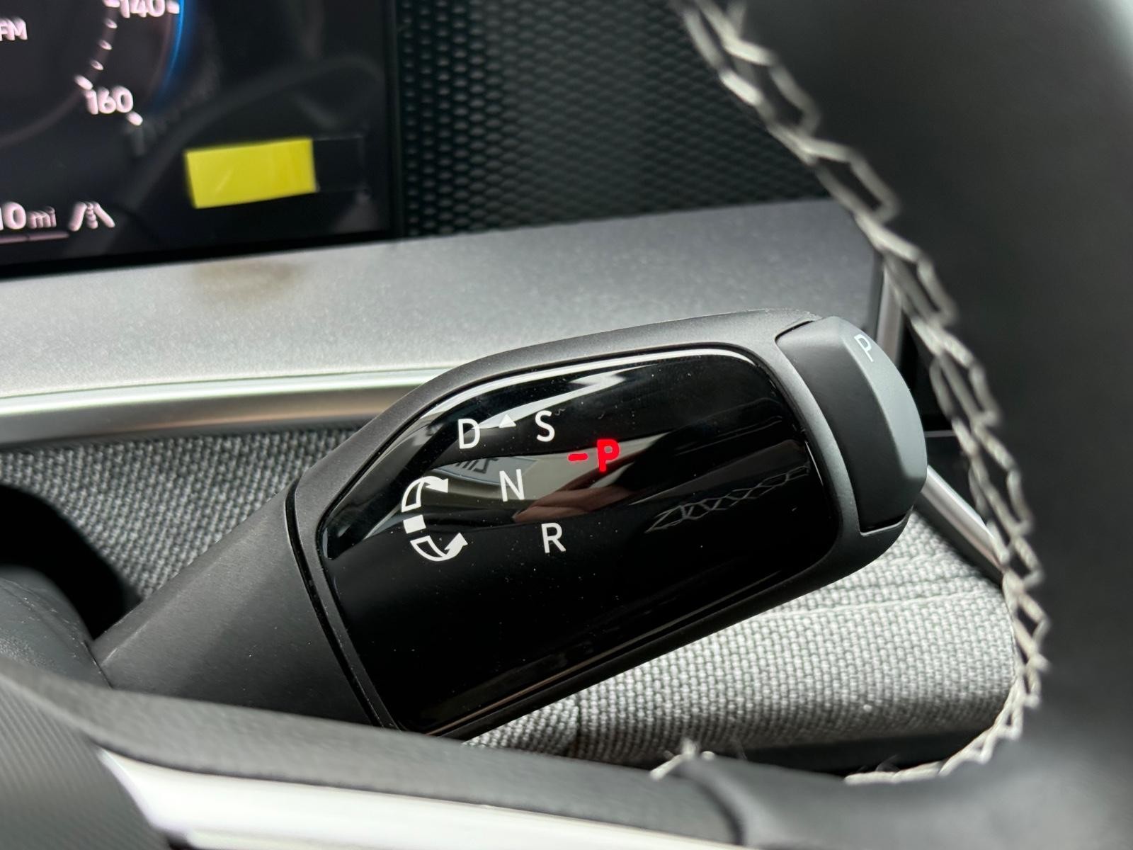 Volkswagen Tiguan Vehicle Image 12