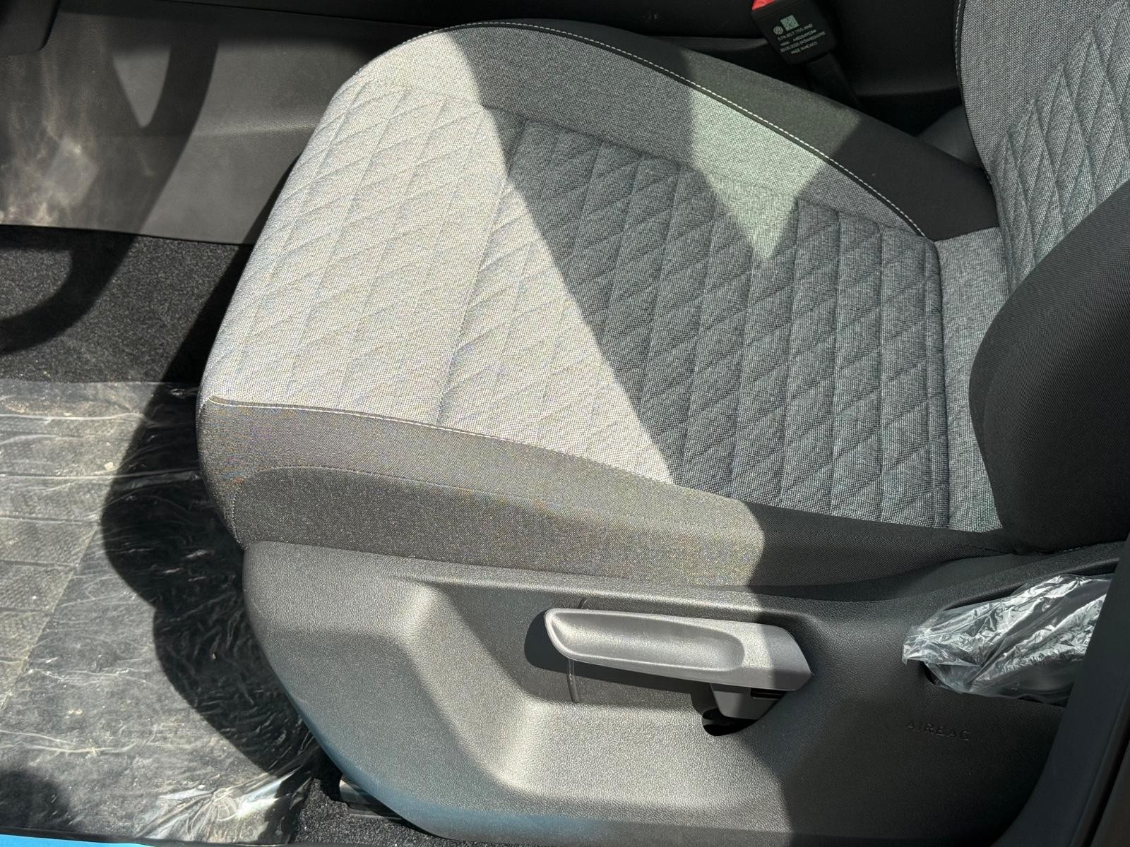 Volkswagen Tiguan Vehicle Image 16