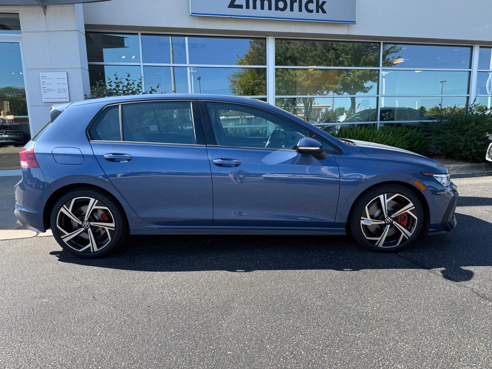 Volkswagen Golf GTI Vehicle Image 02