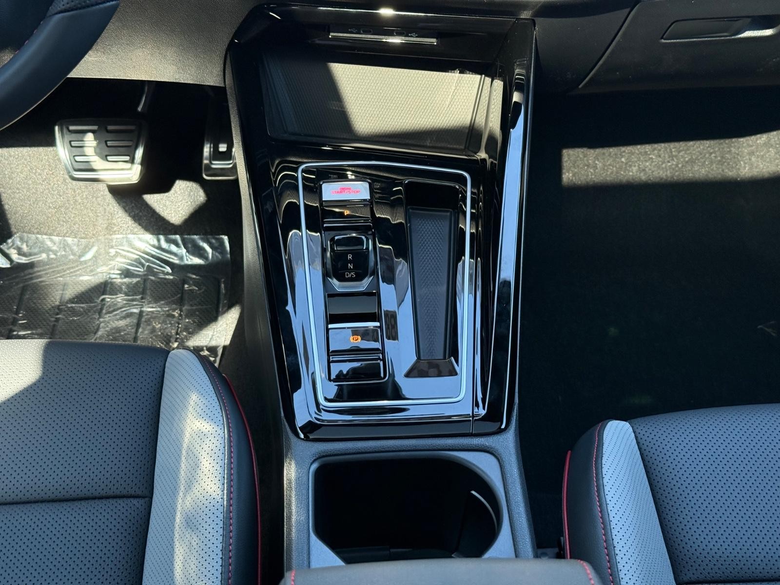 Volkswagen Golf GTI Vehicle Image 08