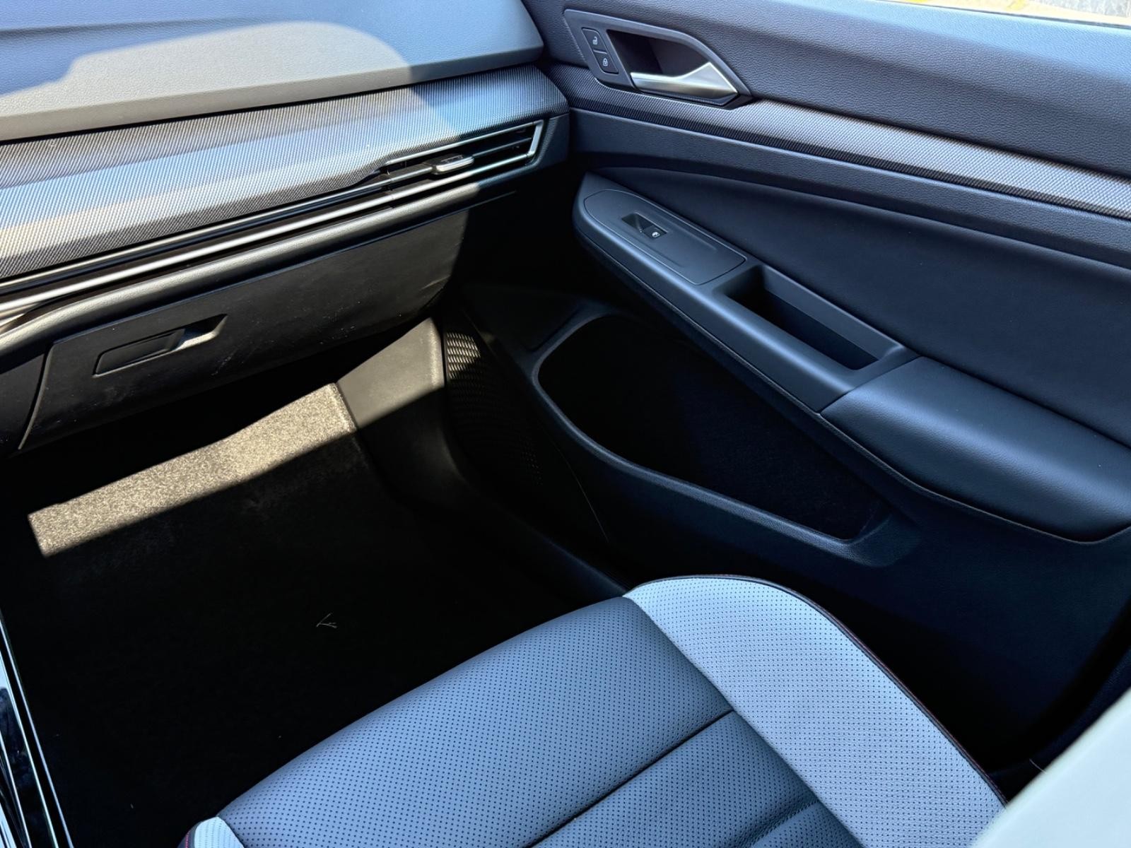 Volkswagen Golf GTI Vehicle Image 10
