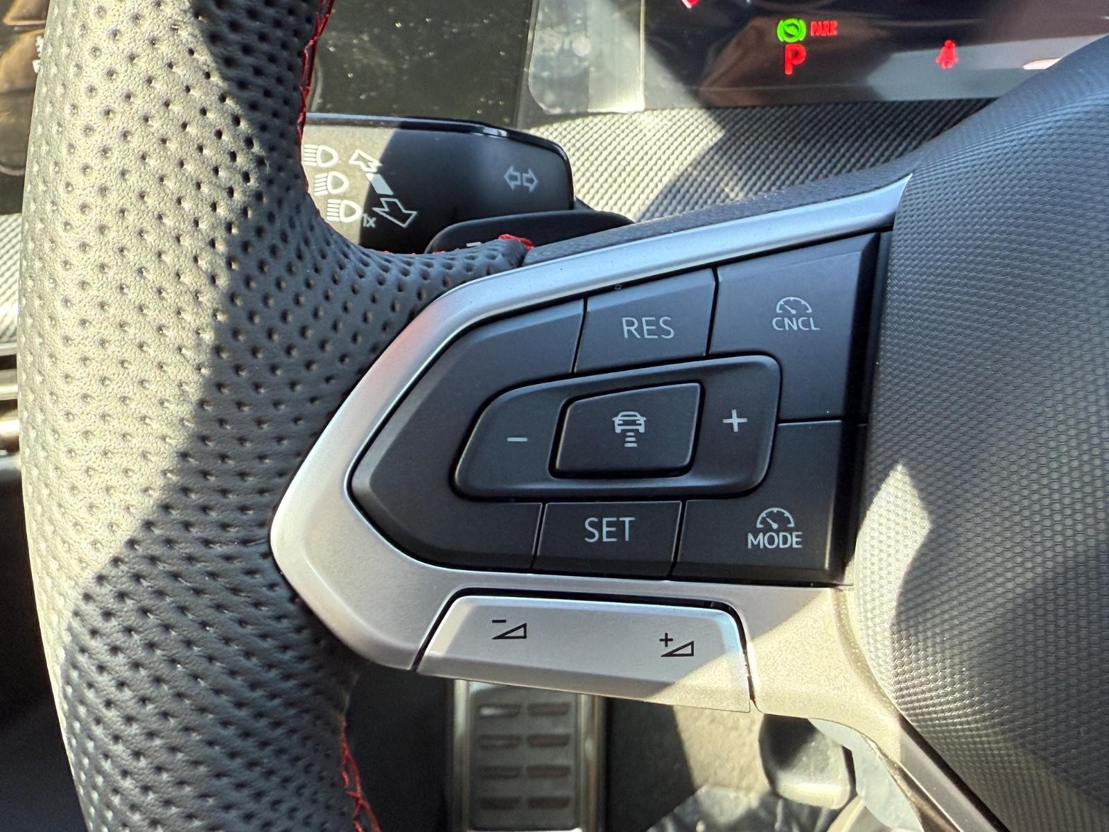 Volkswagen Golf GTI Vehicle Image 11