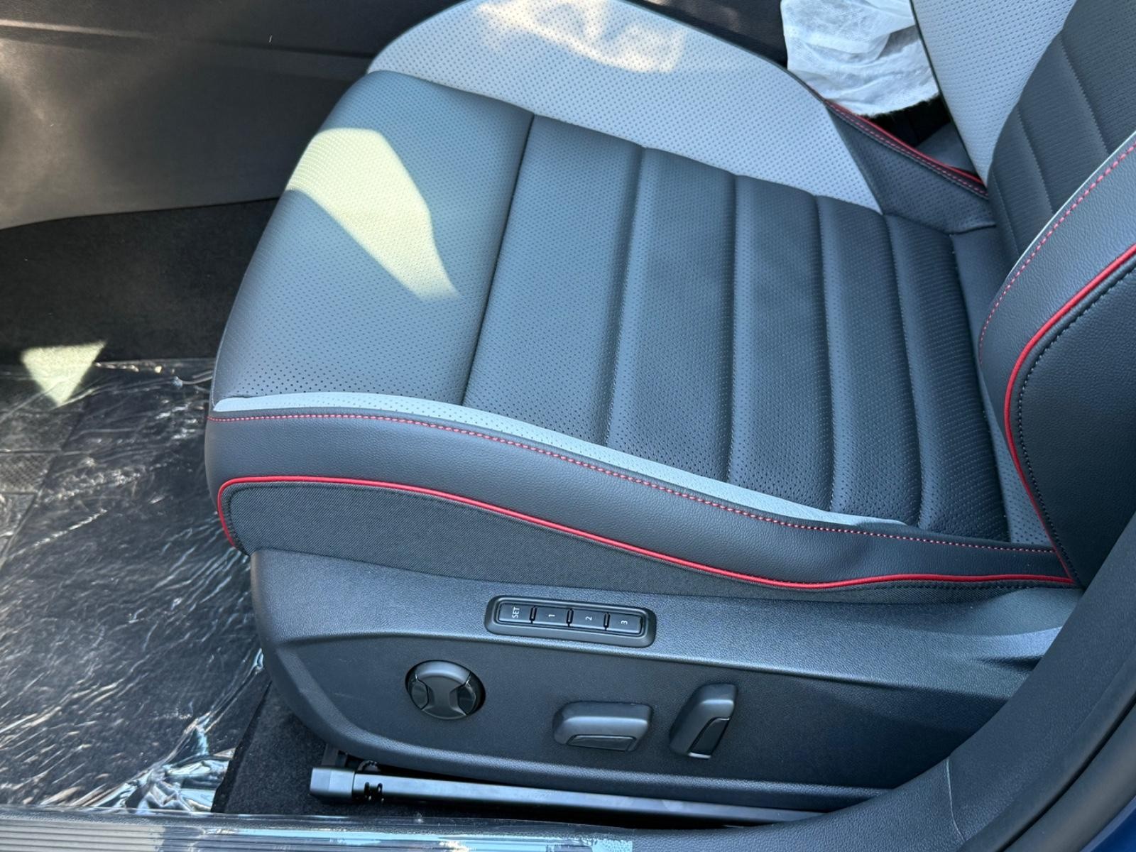 Volkswagen Golf GTI Vehicle Image 16