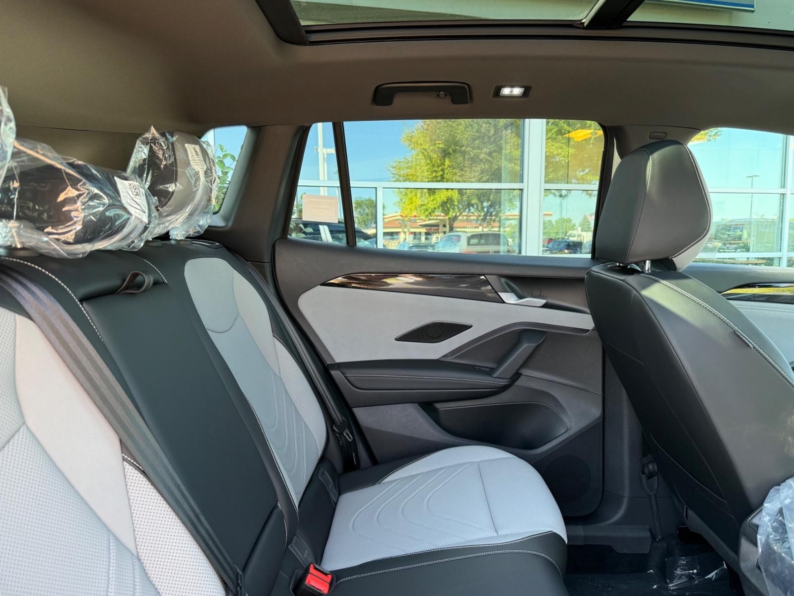 Volkswagen Tiguan Vehicle Image 05