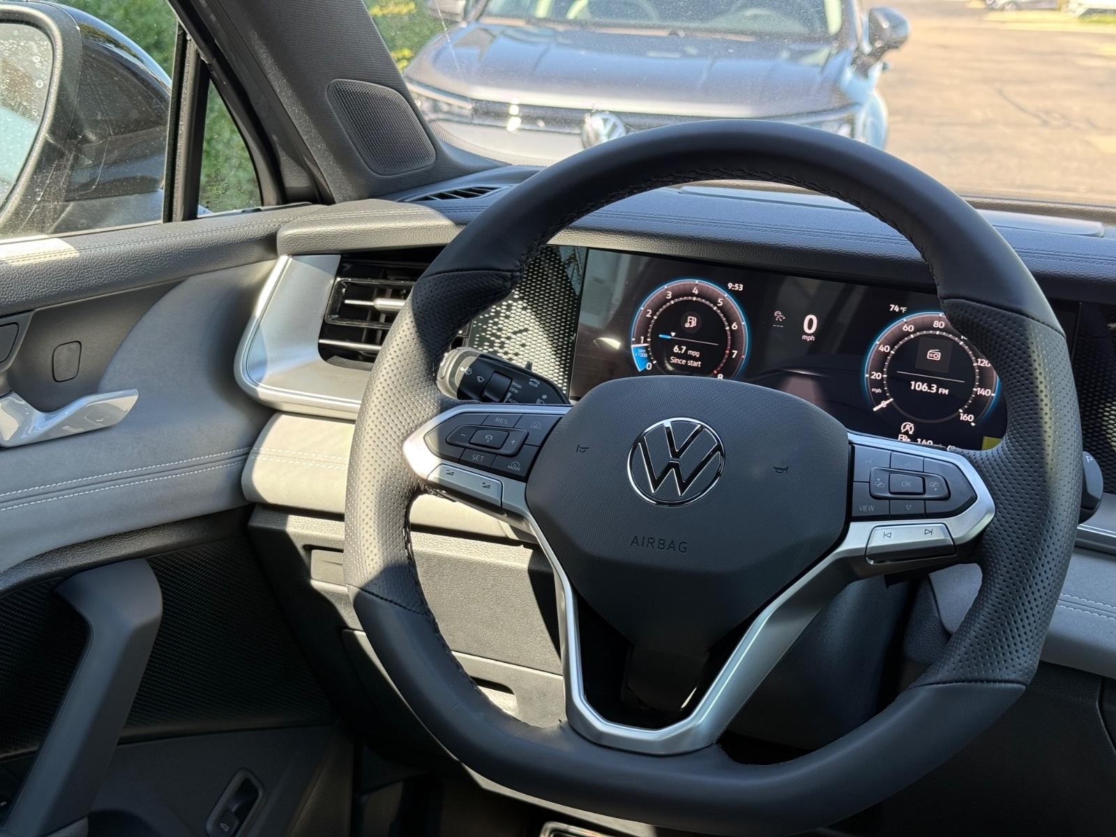 Volkswagen Tiguan Vehicle Image 08